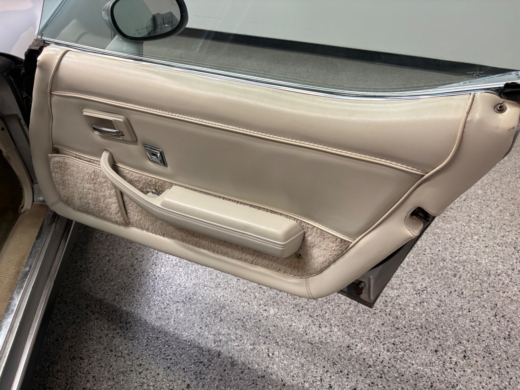 Vehicle photo 28