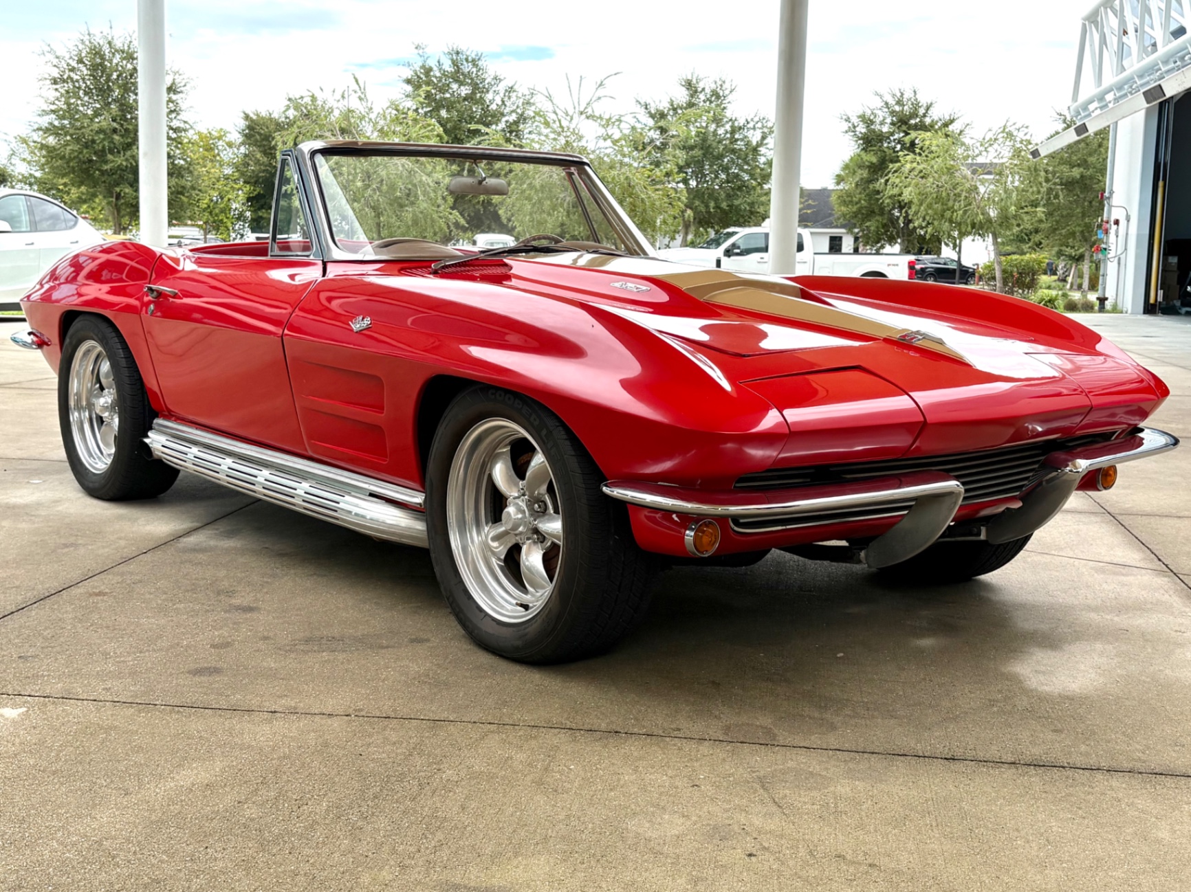 Vehicle photo 4