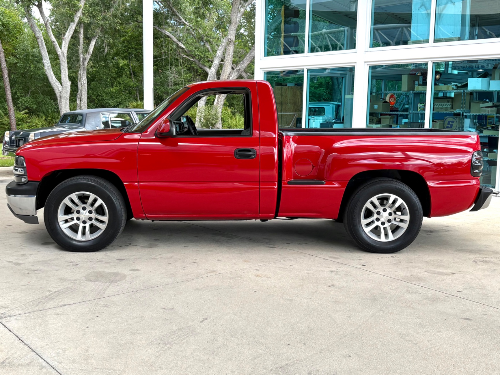 Vehicle photo 10