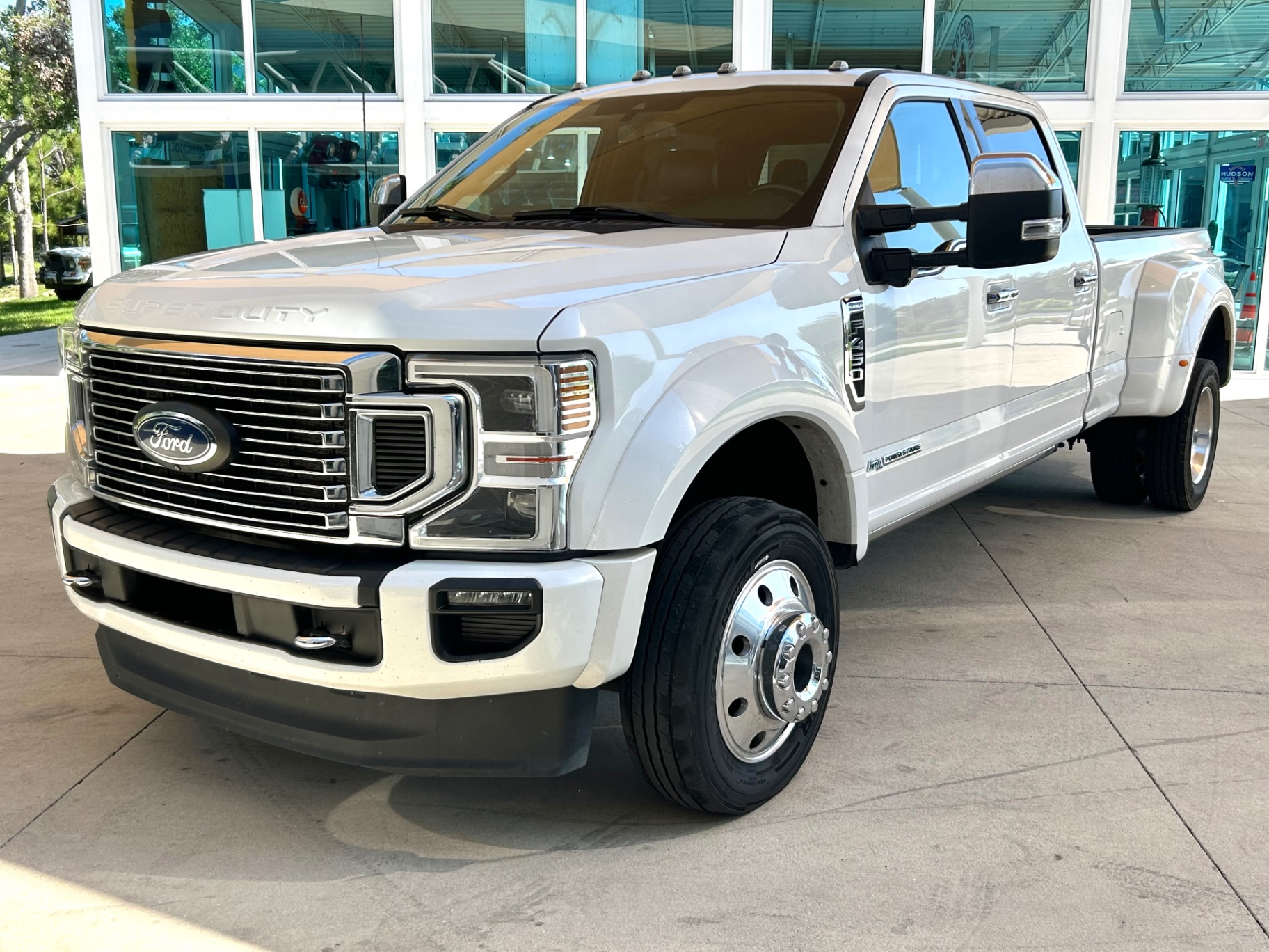Vehicle photo 10