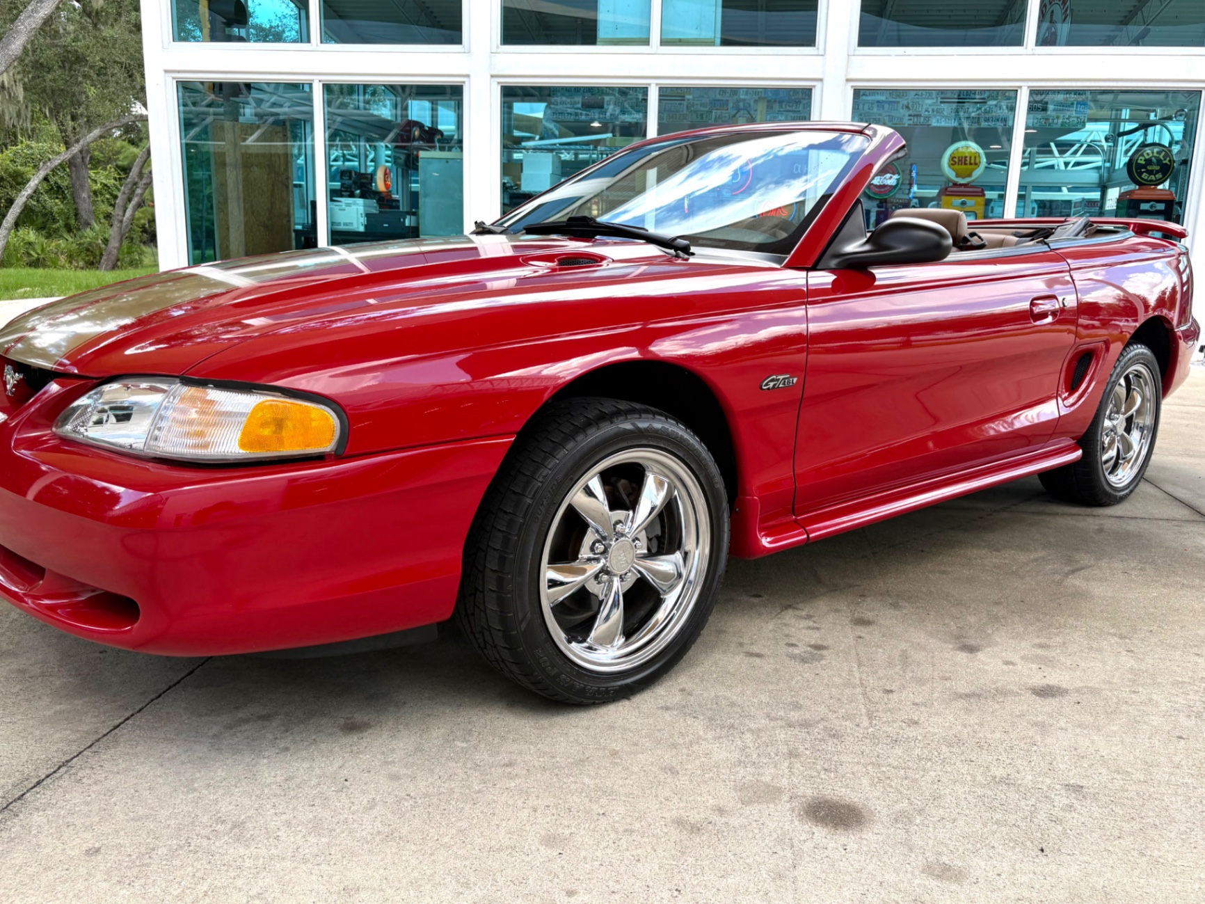 Vehicle photo 12