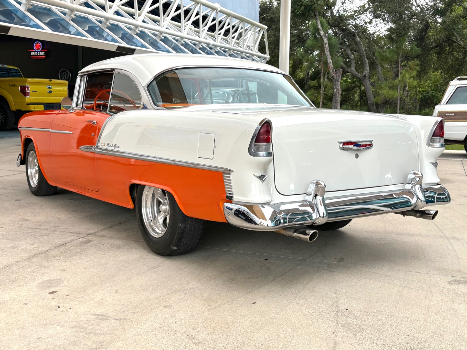 Vehicle photo 10
