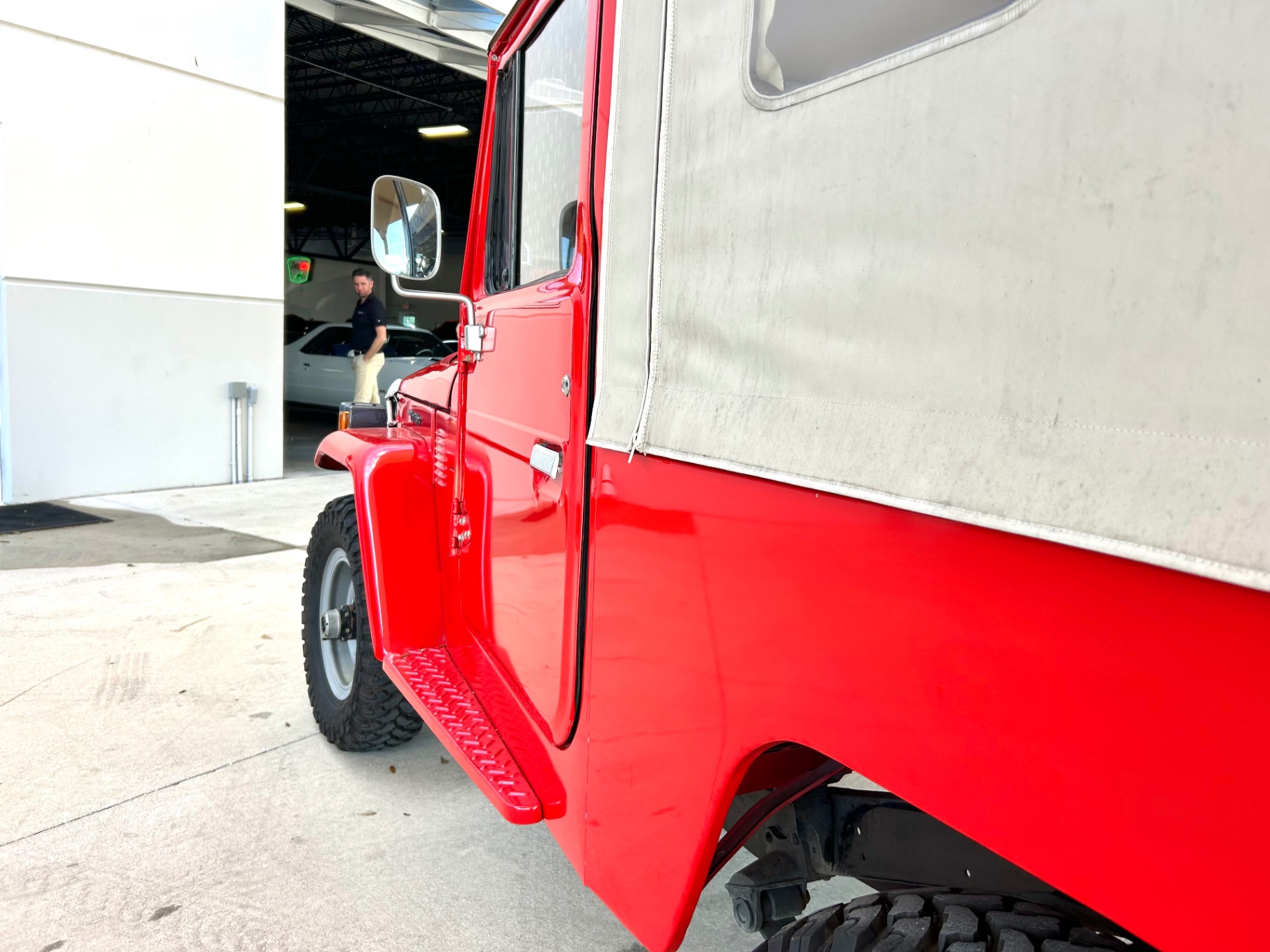 Vehicle photo 15