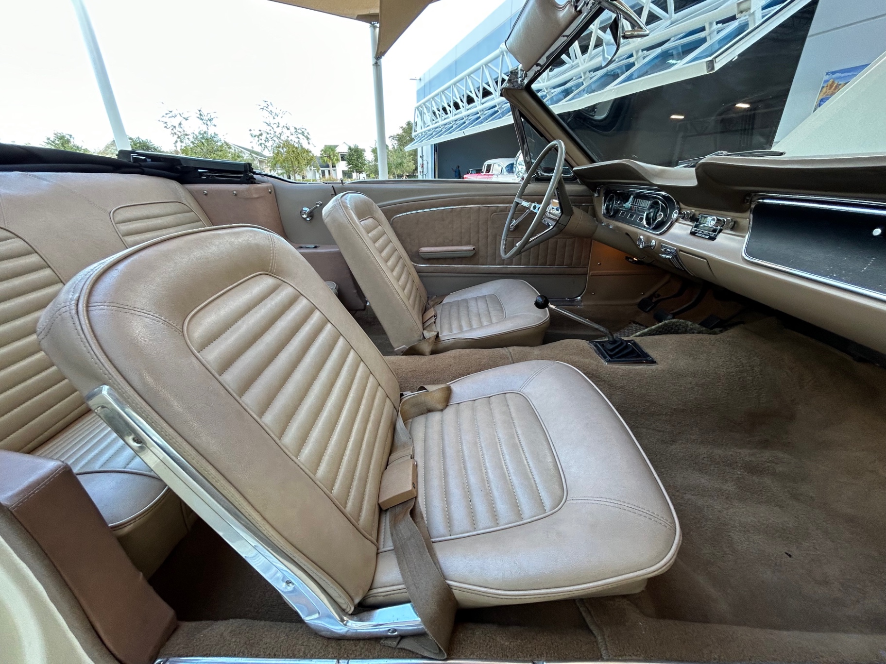Vehicle photo 27