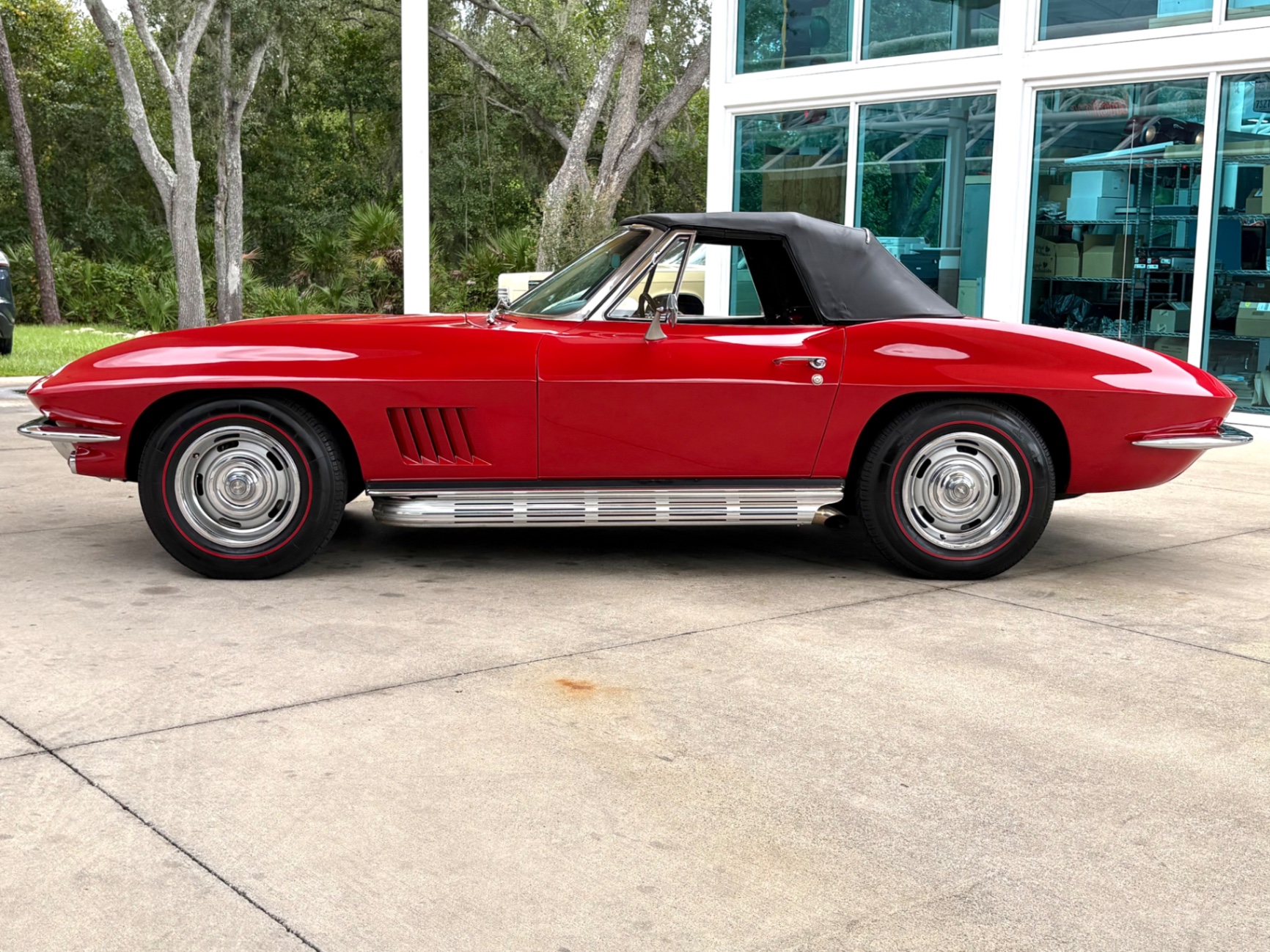 Vehicle photo 24