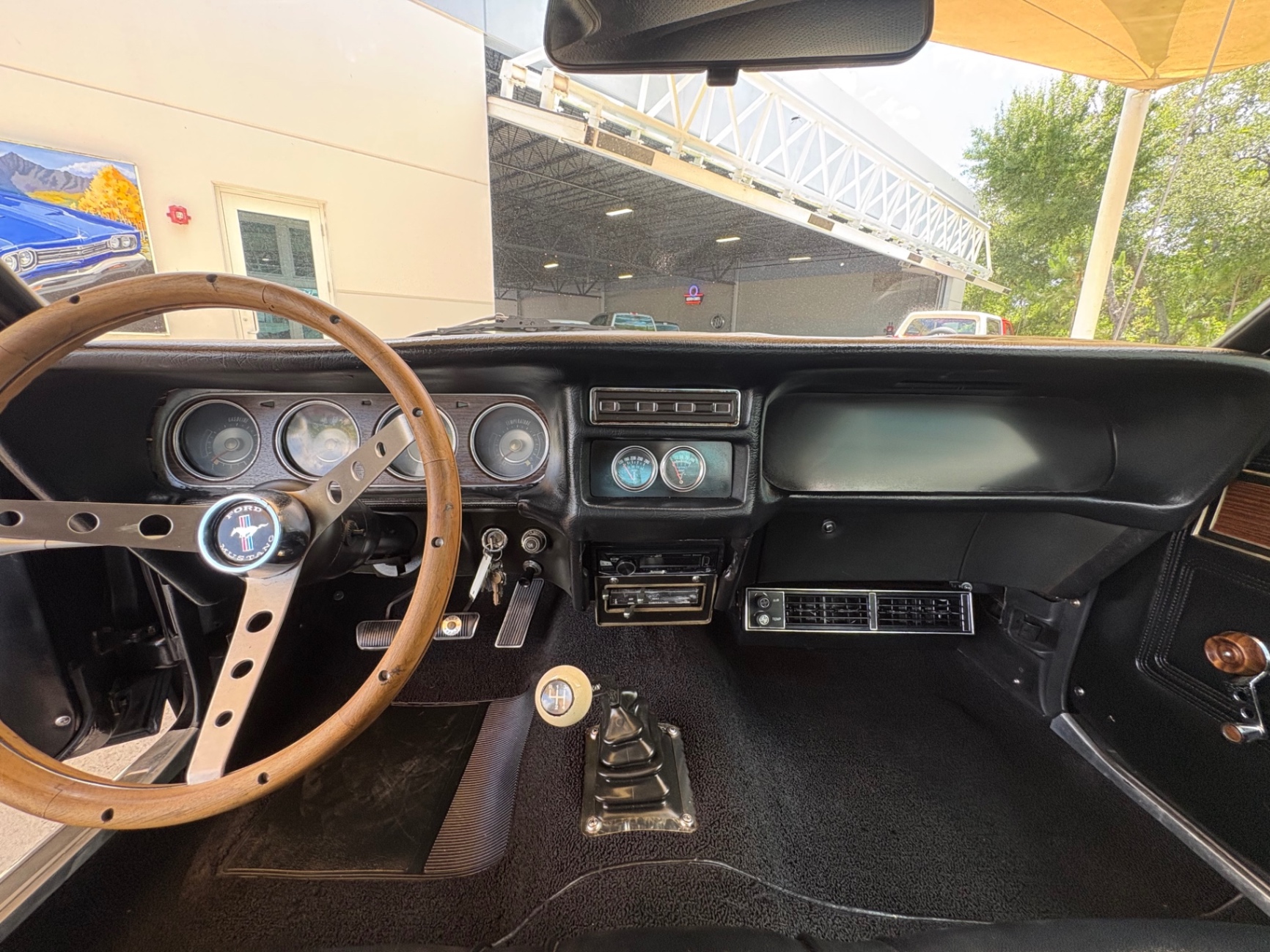 Vehicle photo 35