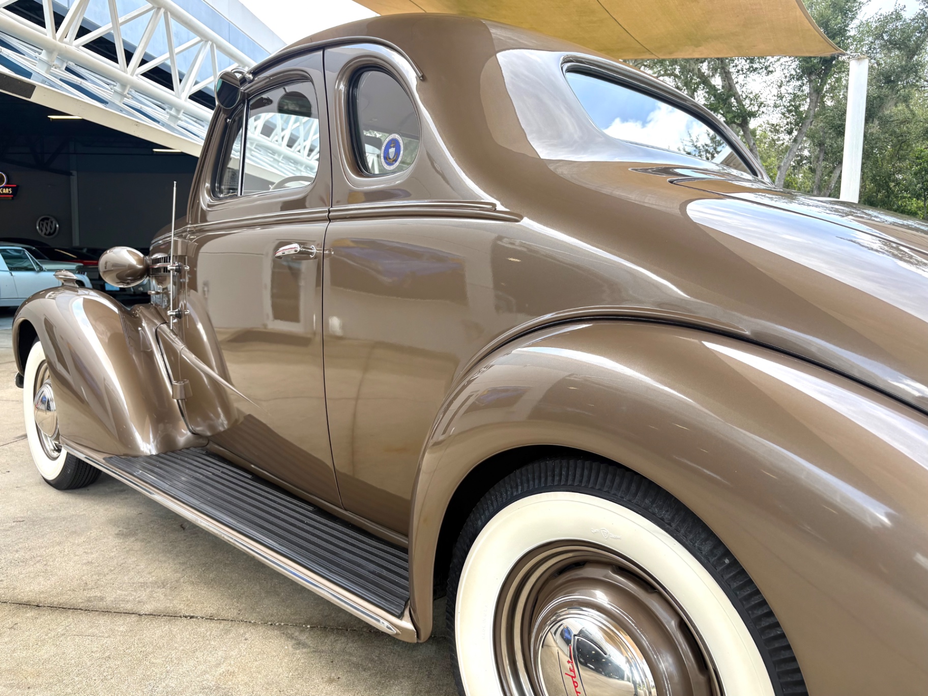 Vehicle photo 14
