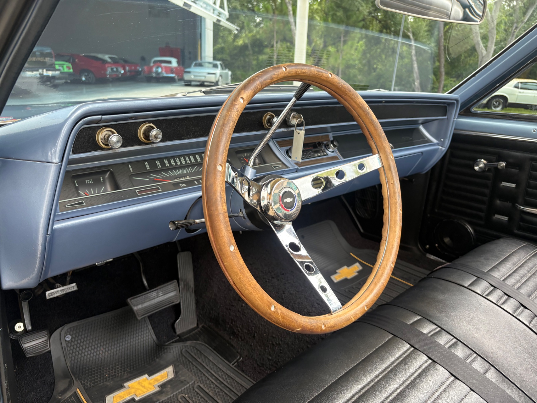 Vehicle photo 34