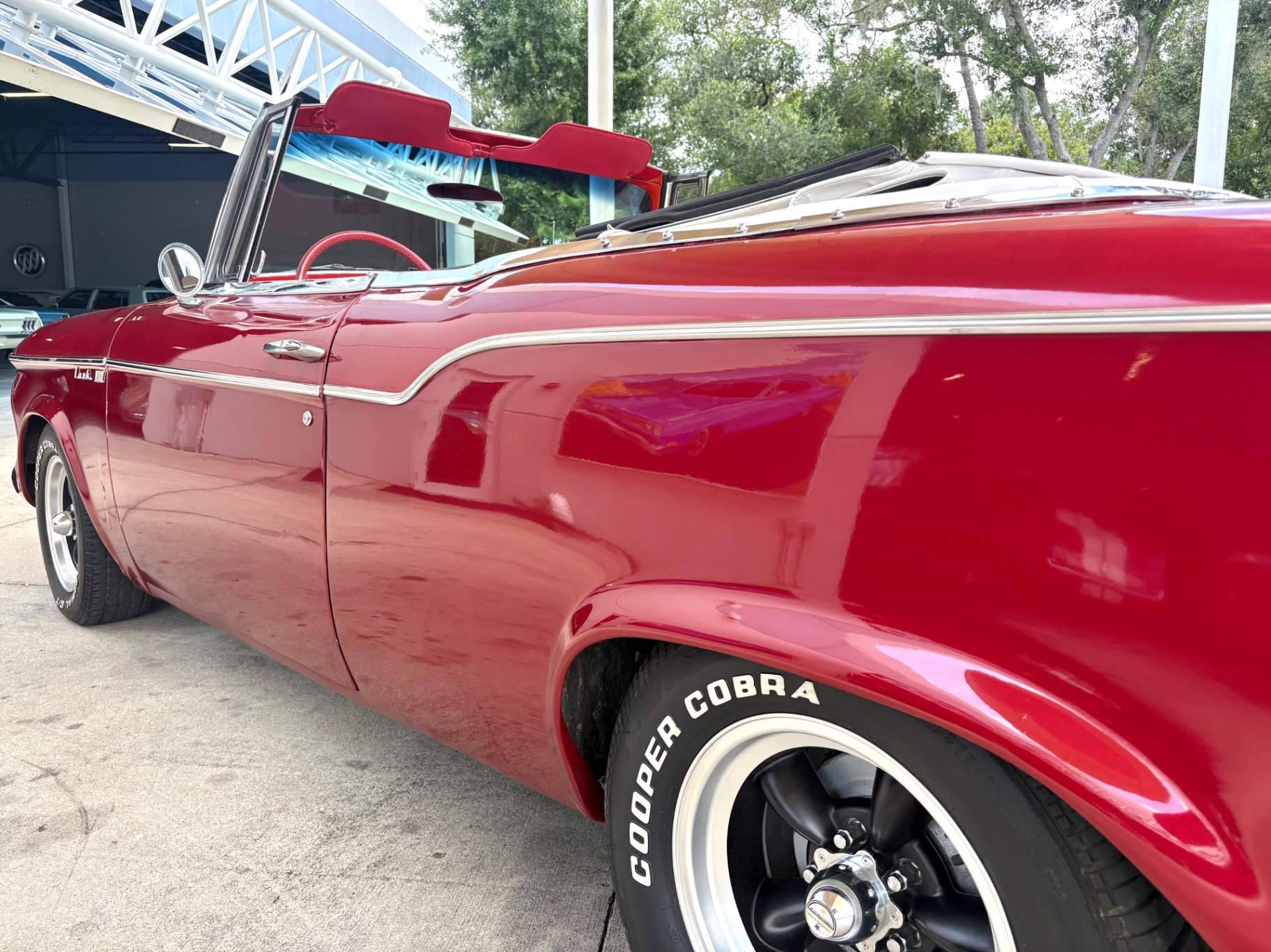 Vehicle photo 14
