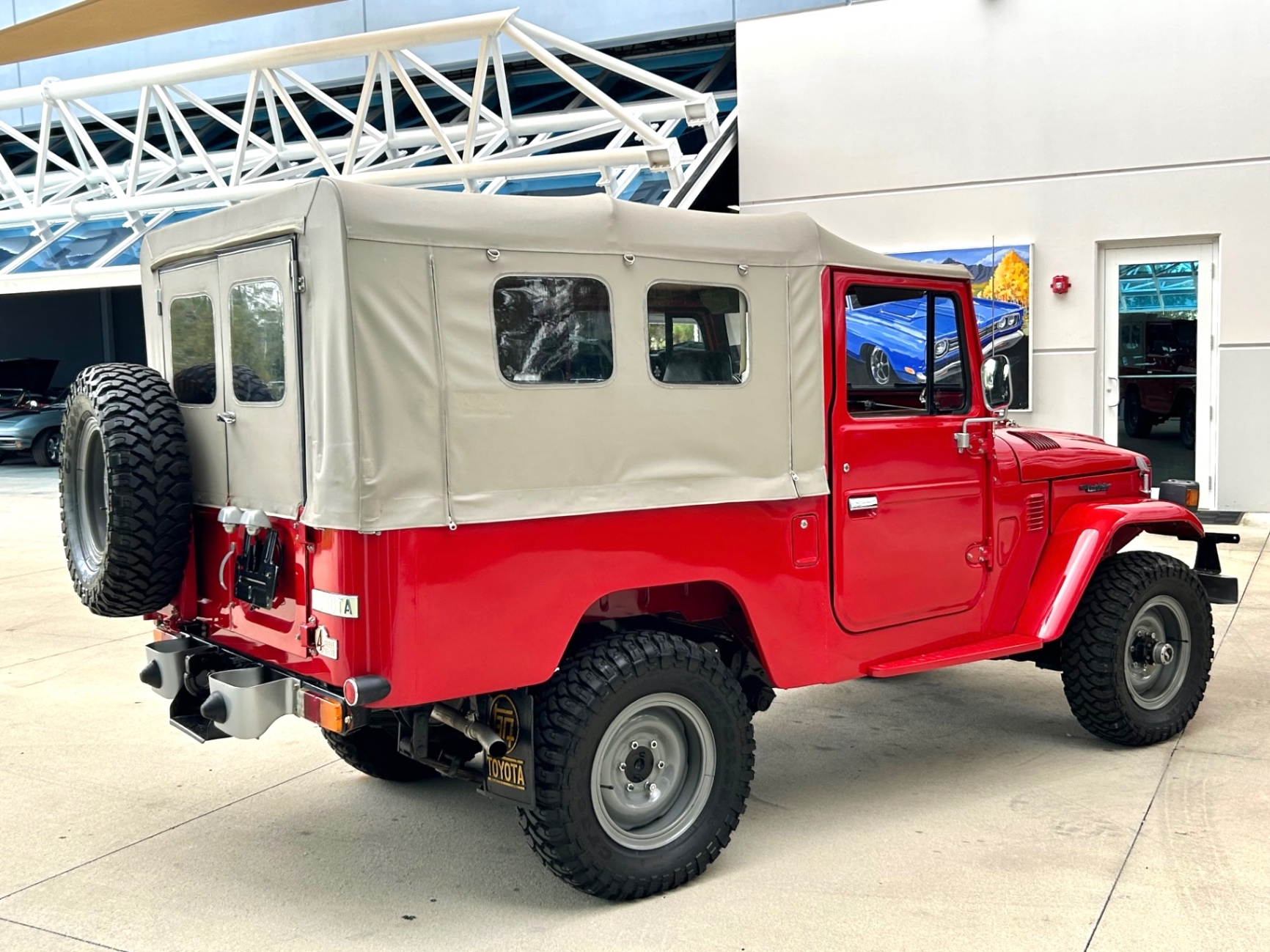 Vehicle photo 5