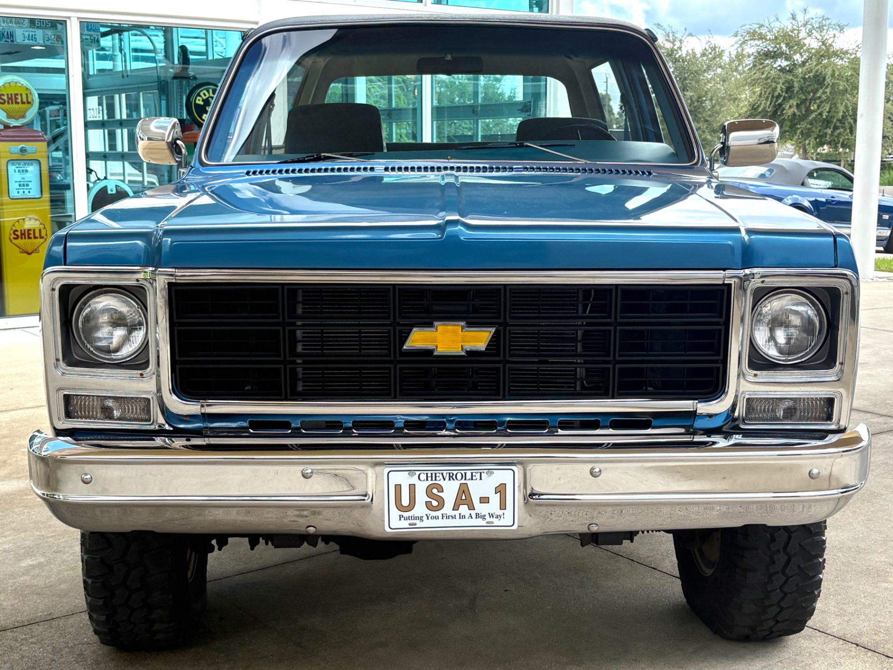 Vehicle photo 2