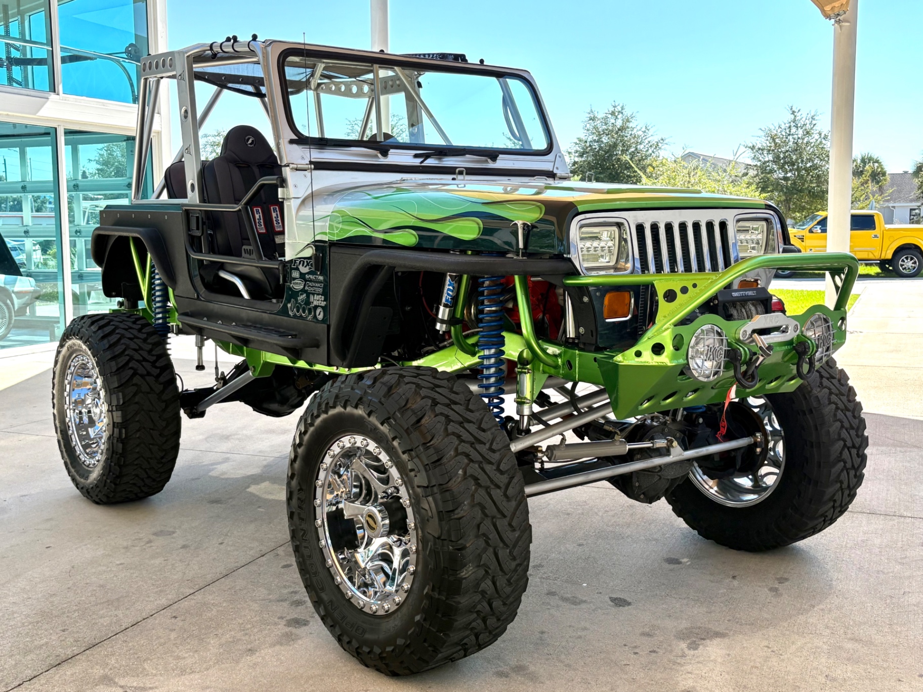 Vehicle photo 3