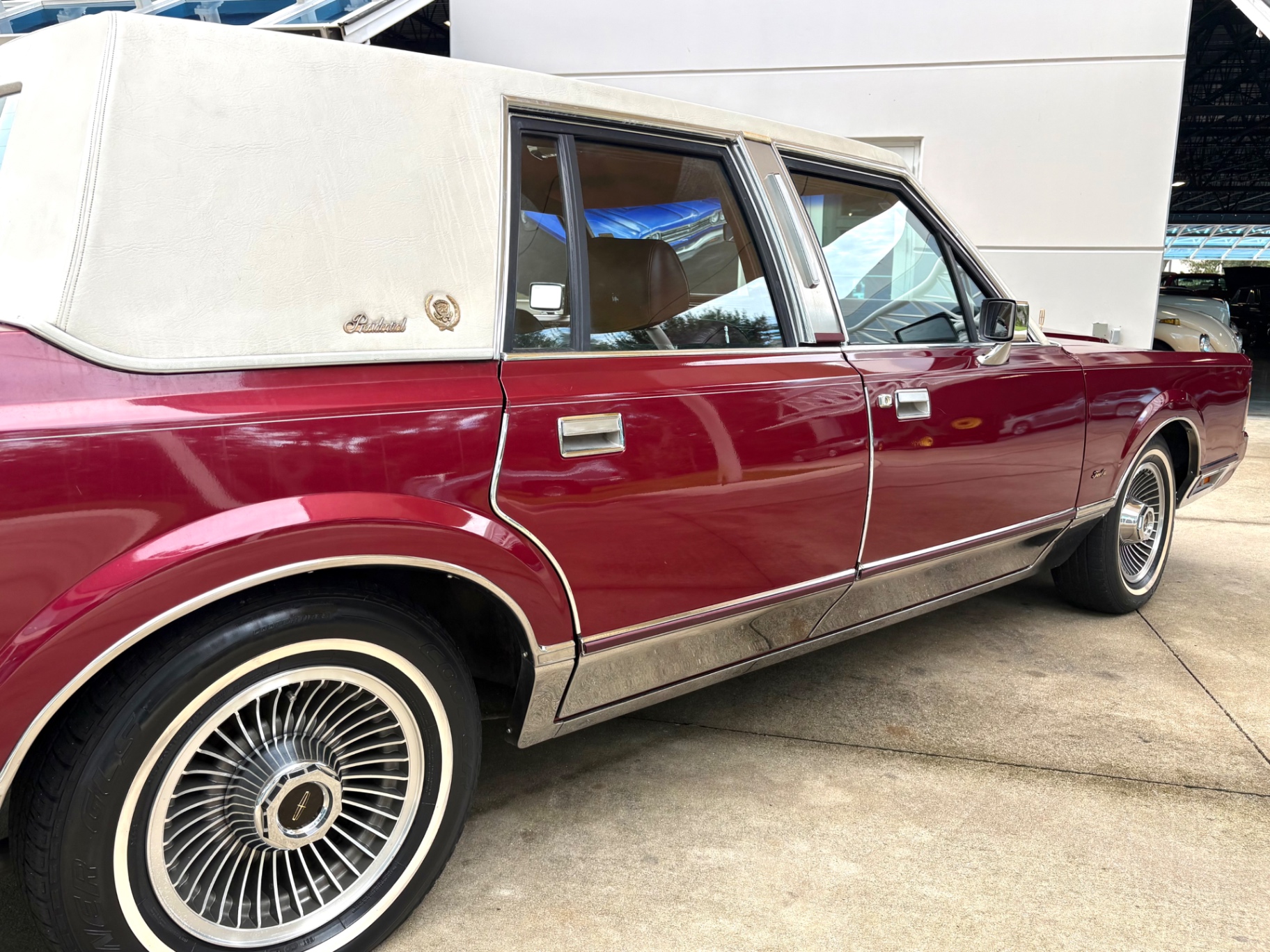 Vehicle photo 17