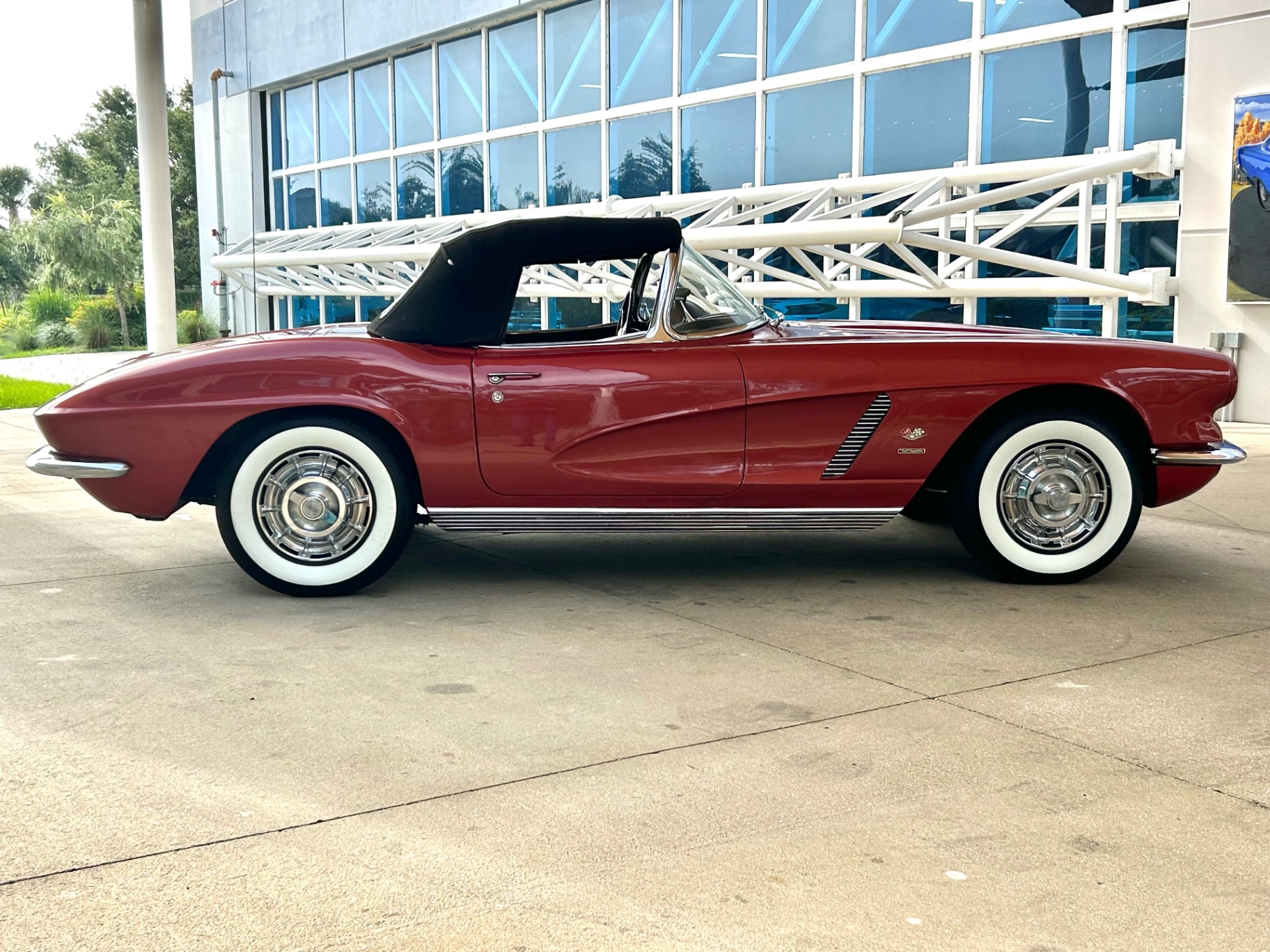 Vehicle photo 19