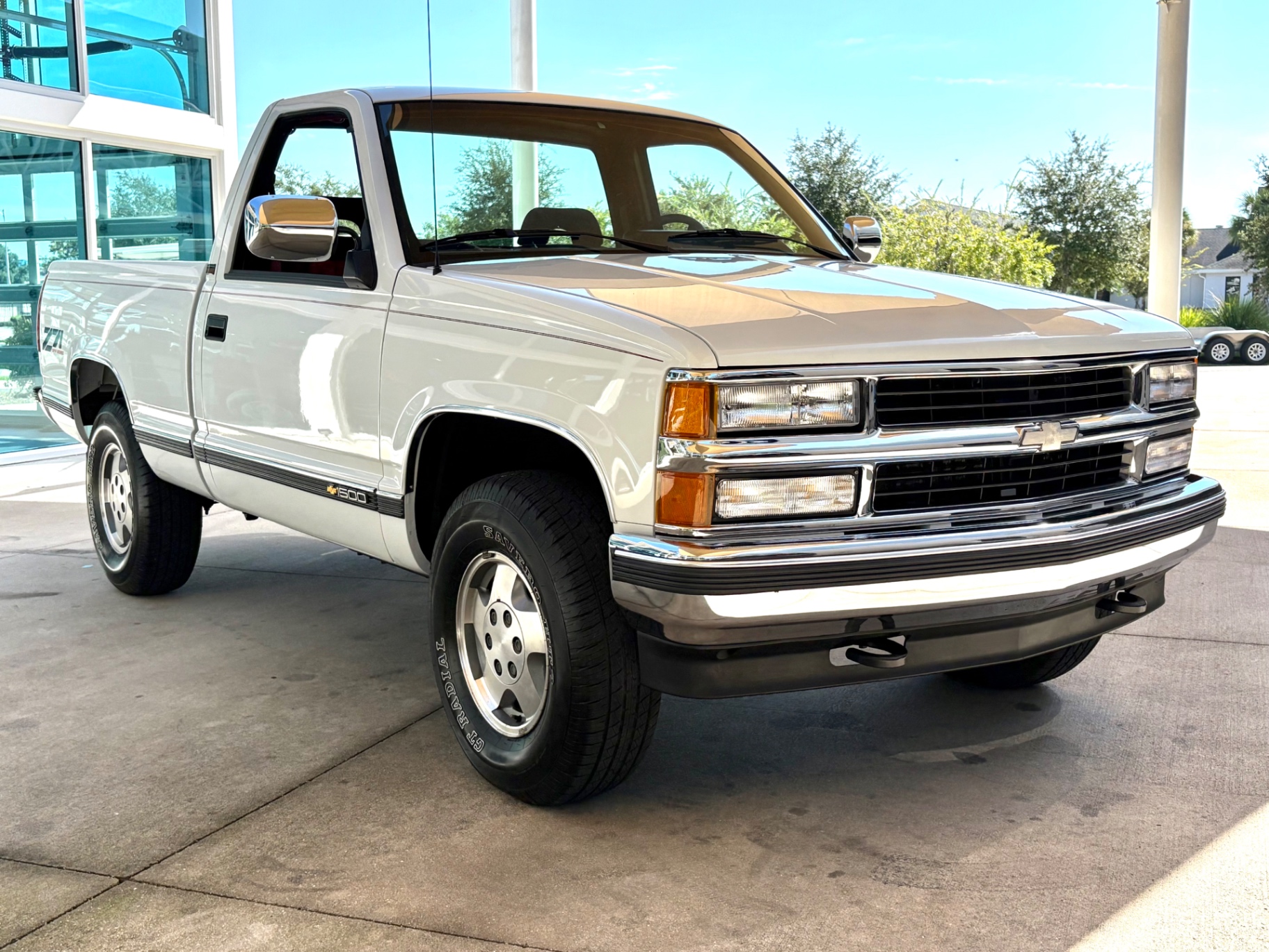 Vehicle photo 3