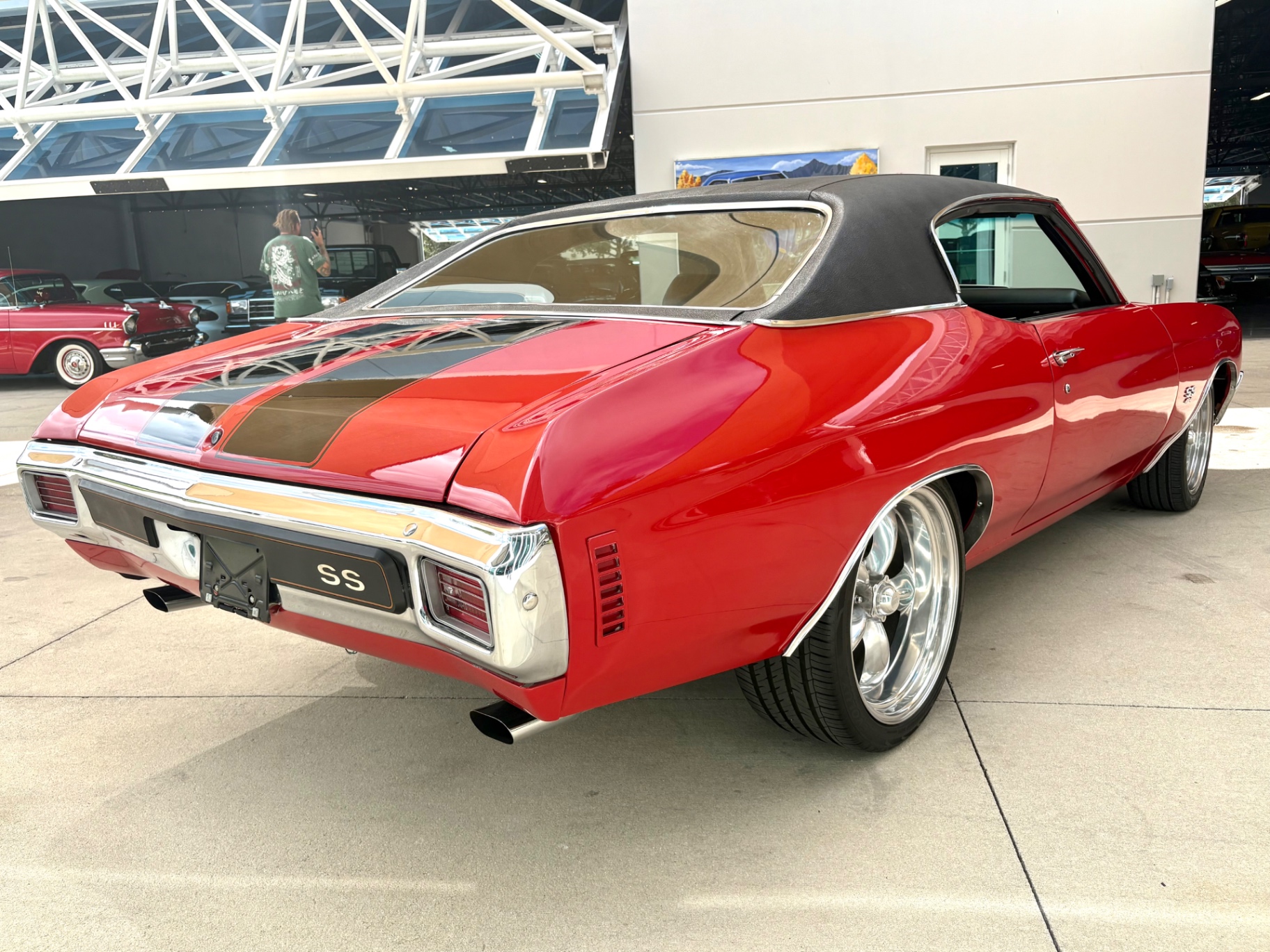 Vehicle photo 6
