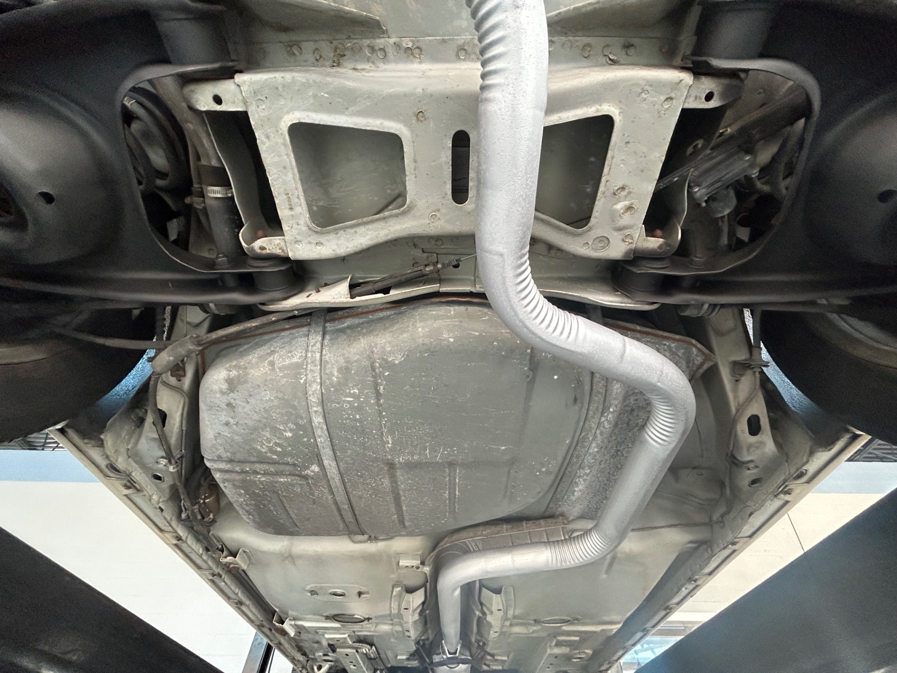 Vehicle photo 26