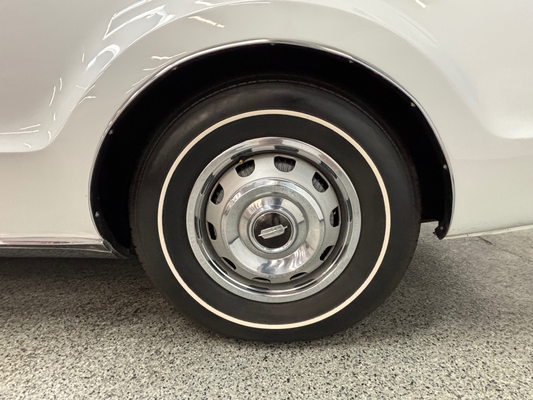 Vehicle photo 12