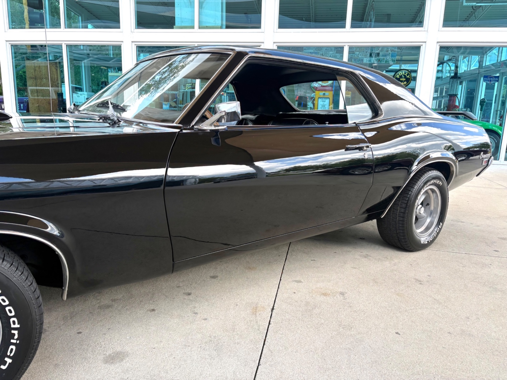 Vehicle photo 13