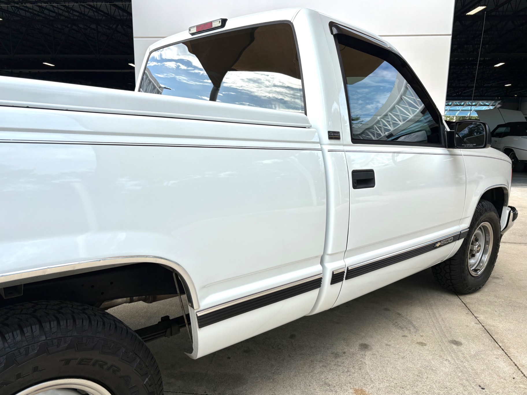 Vehicle photo 16