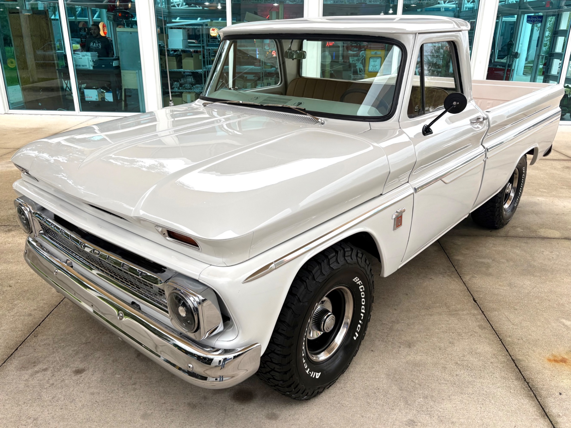 Vehicle photo 20