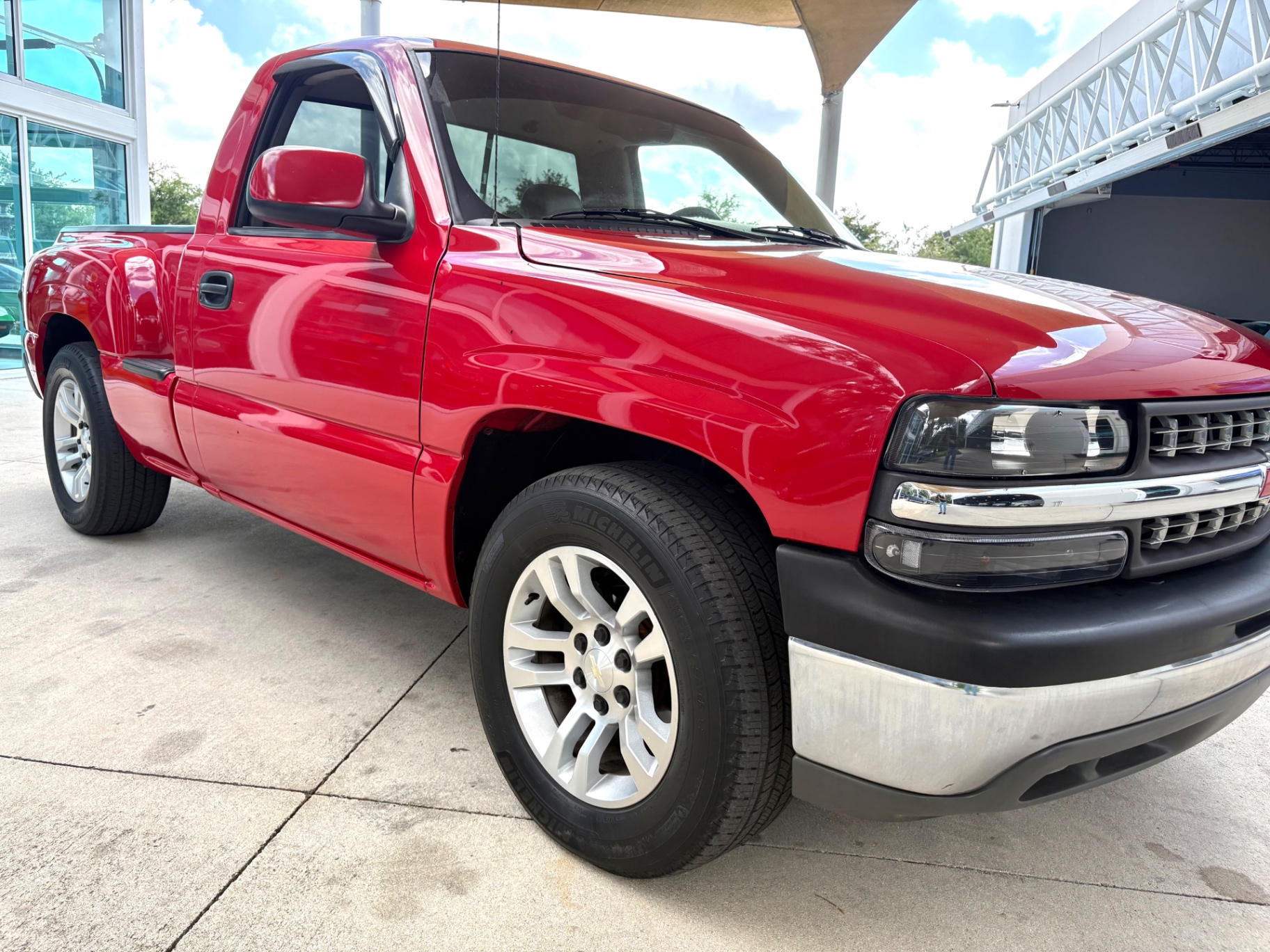 Vehicle photo 19