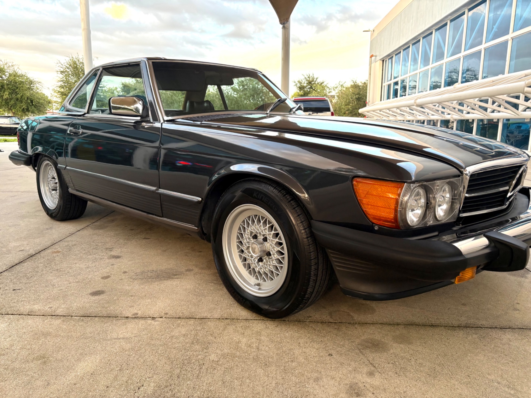 Vehicle photo 19