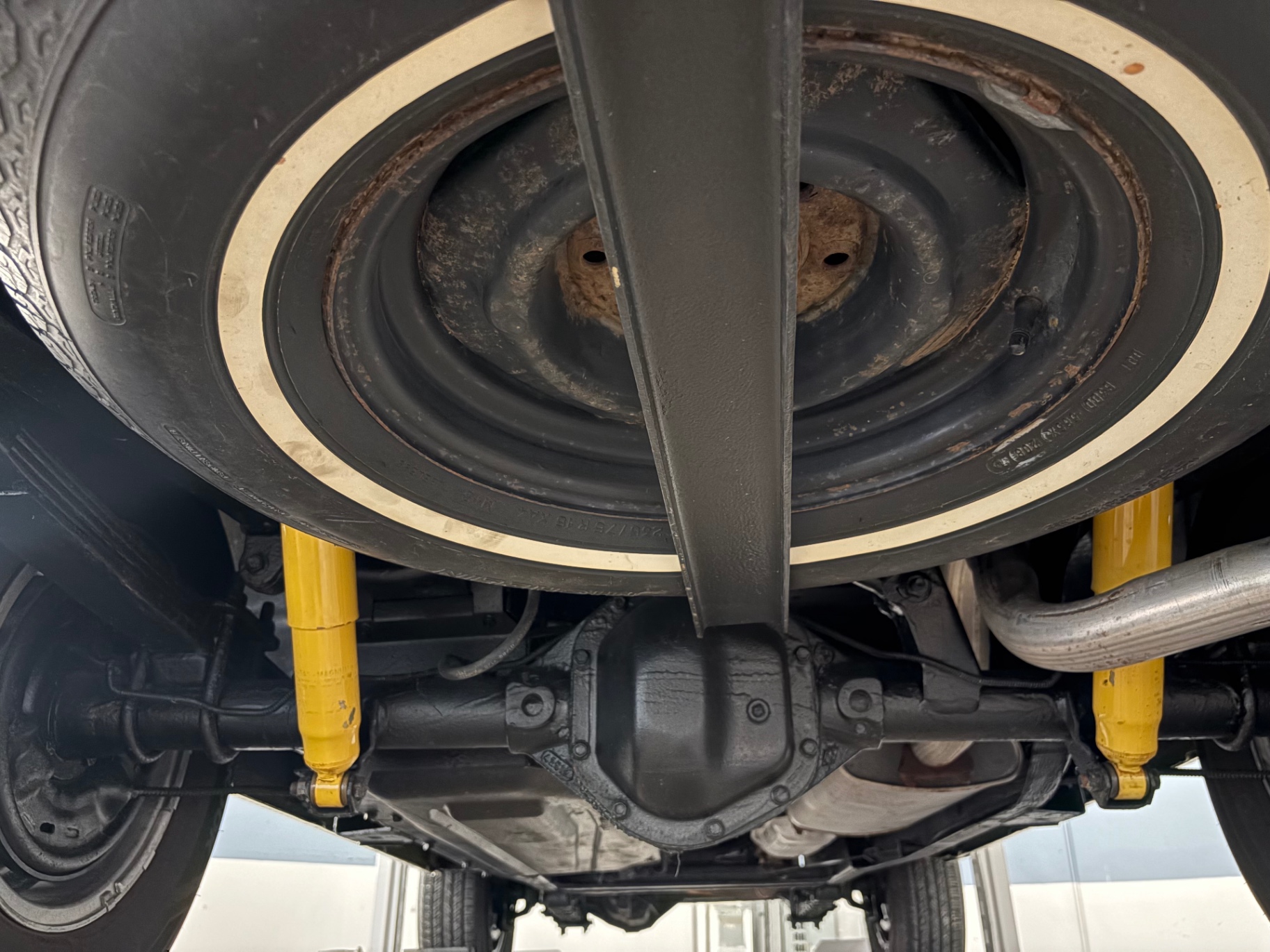 Vehicle photo 29