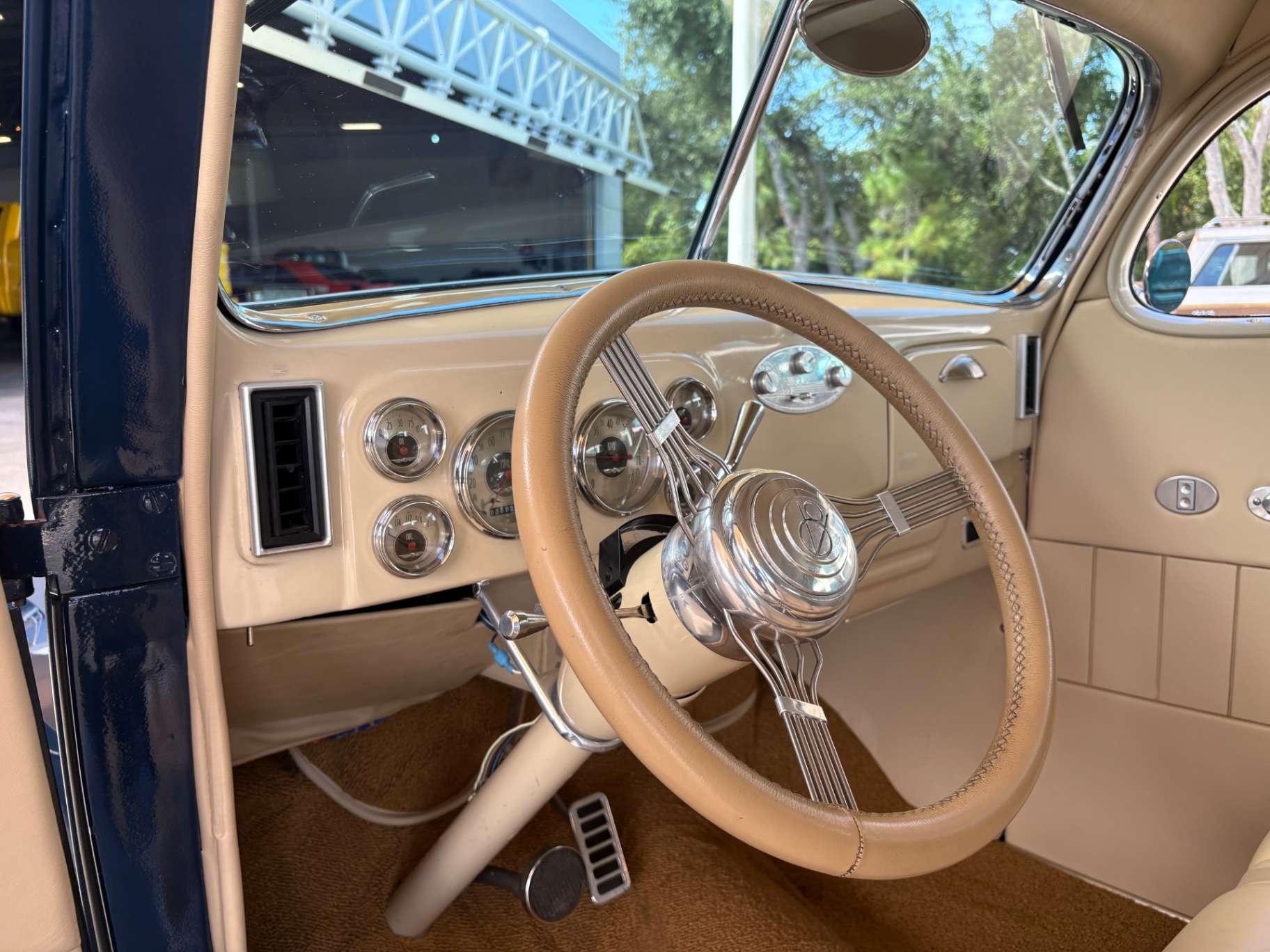 Vehicle photo 28