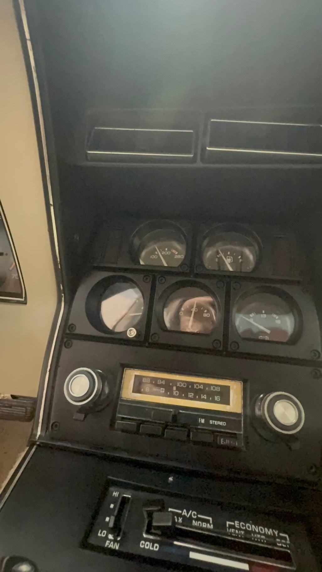 Vehicle photo 32