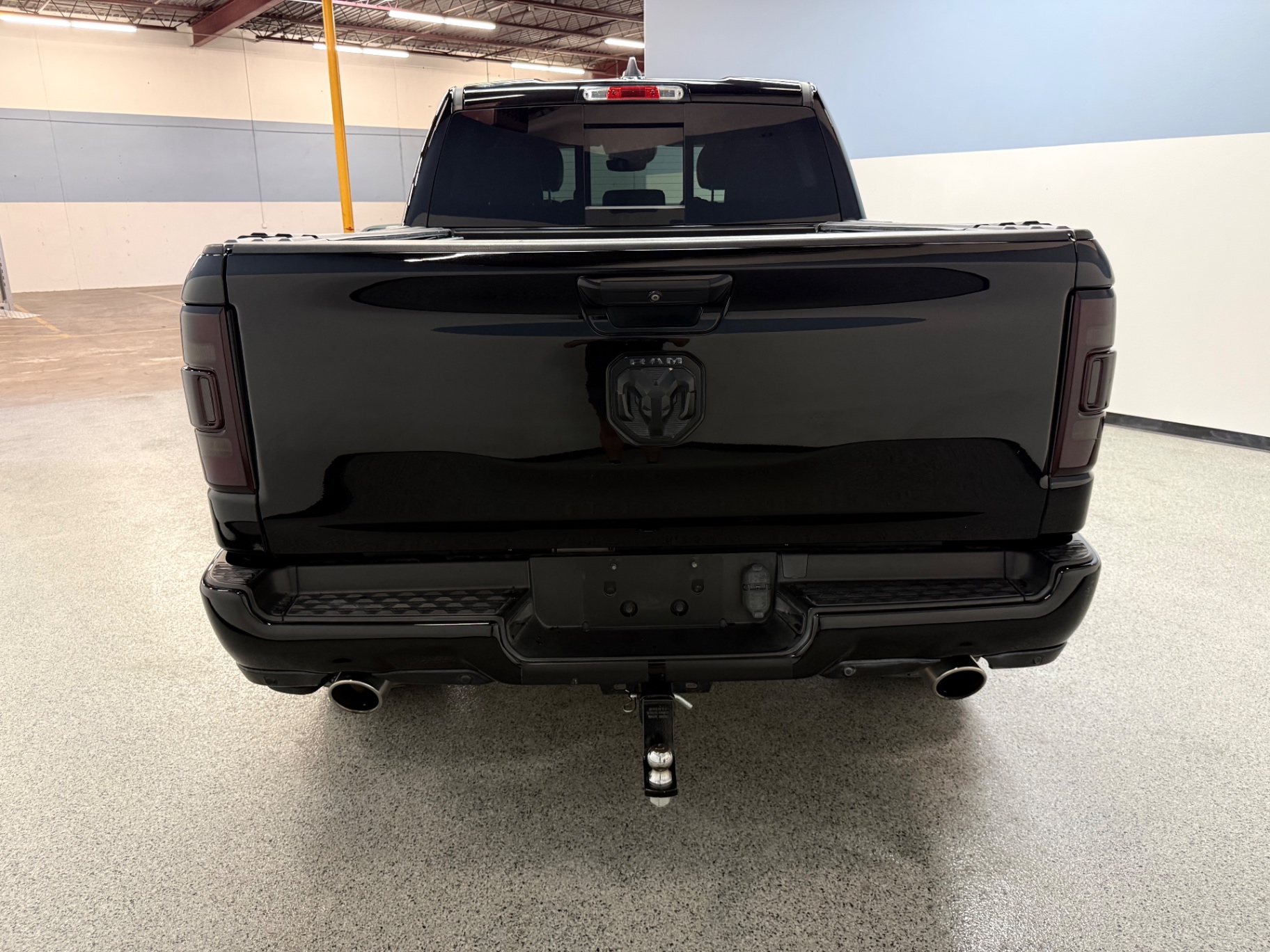 Vehicle photo 3