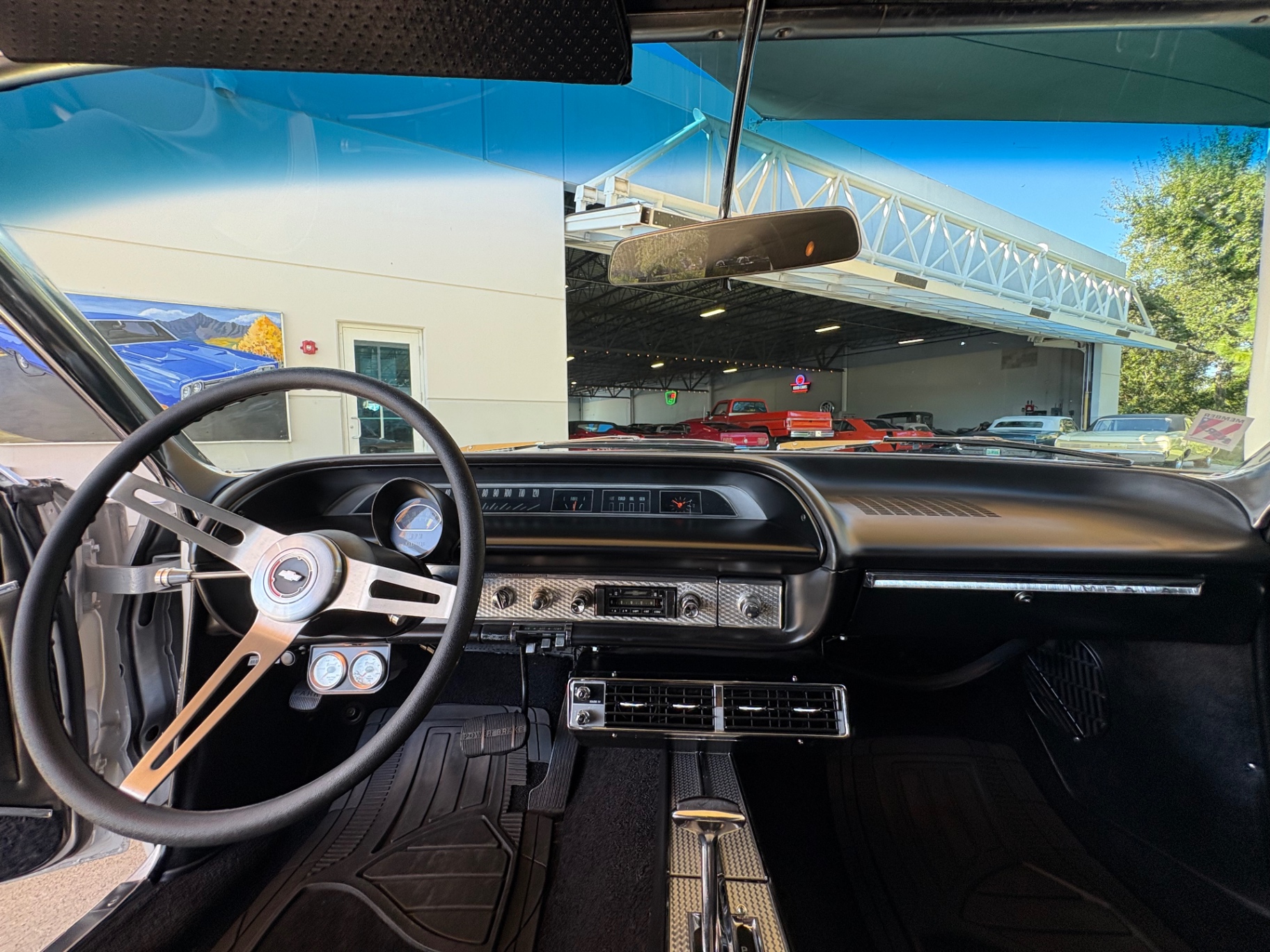 Vehicle photo 43