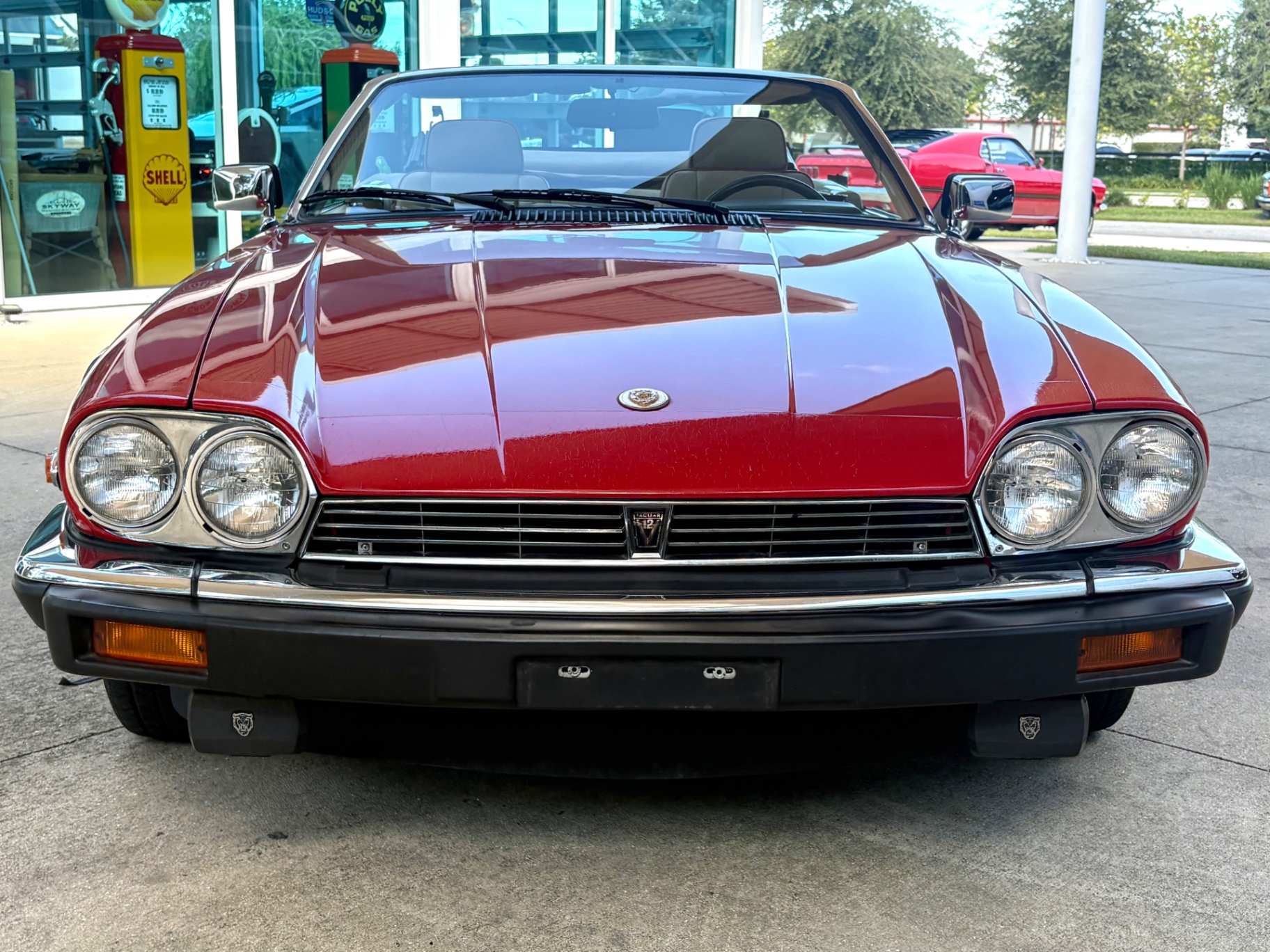 Vehicle photo 2