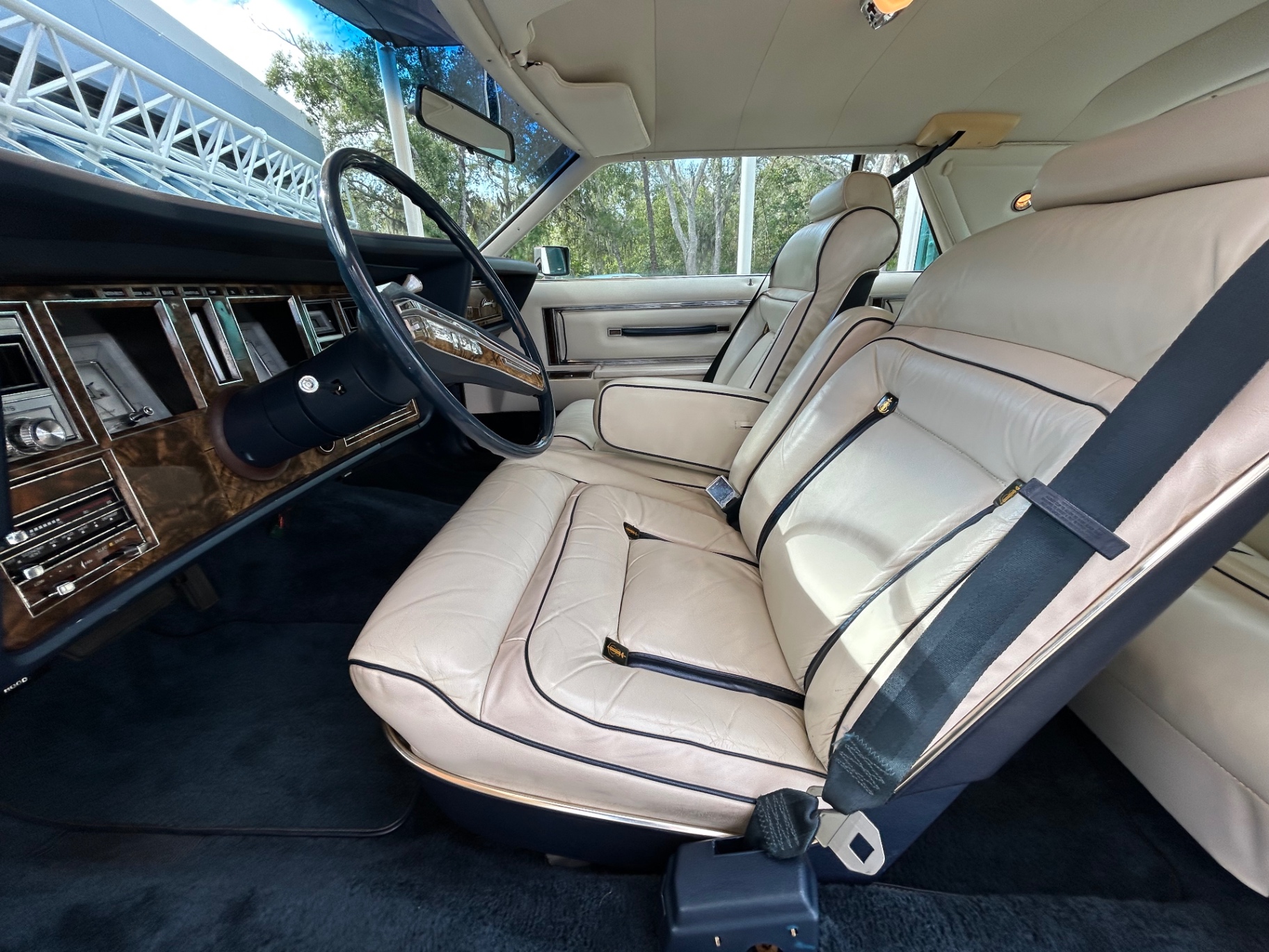 Vehicle photo 20