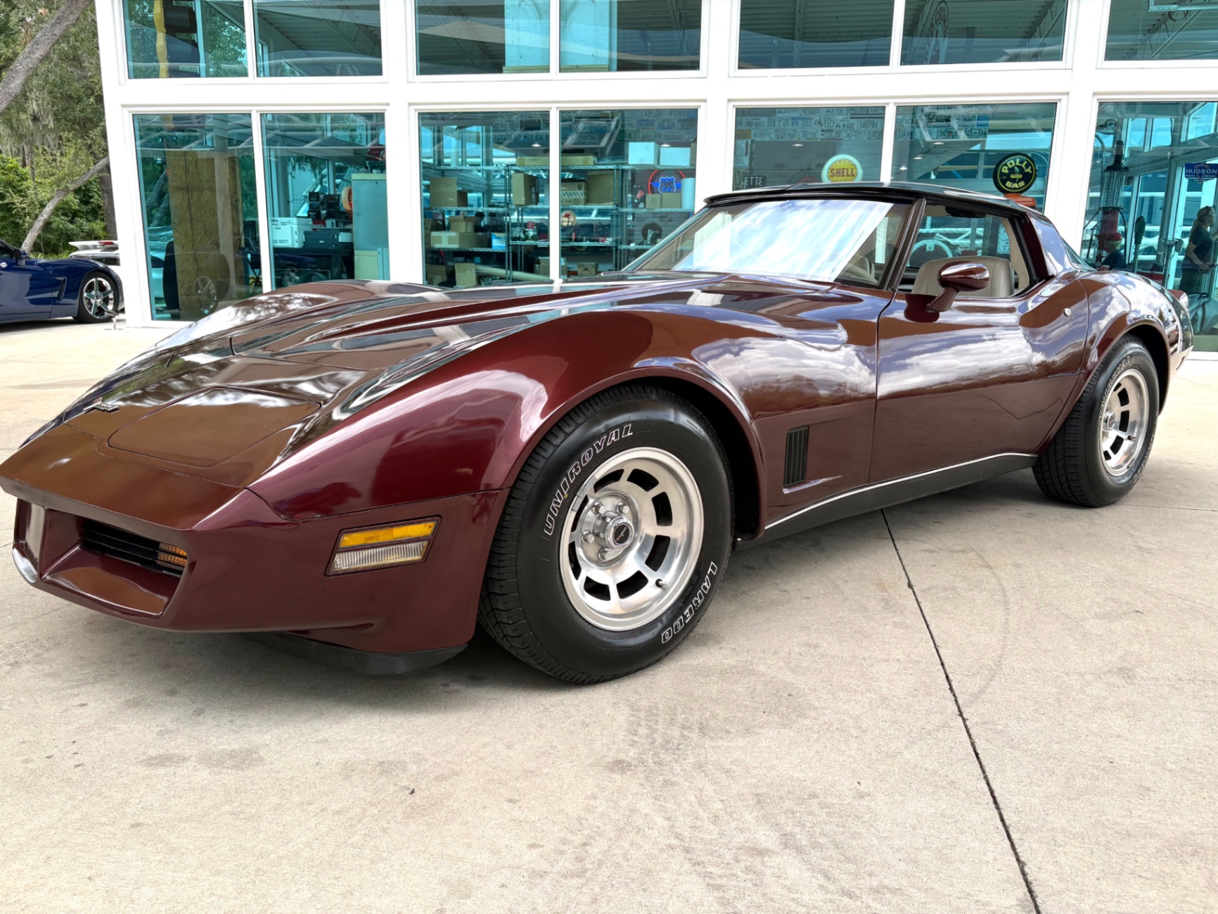 Vehicle photo 12