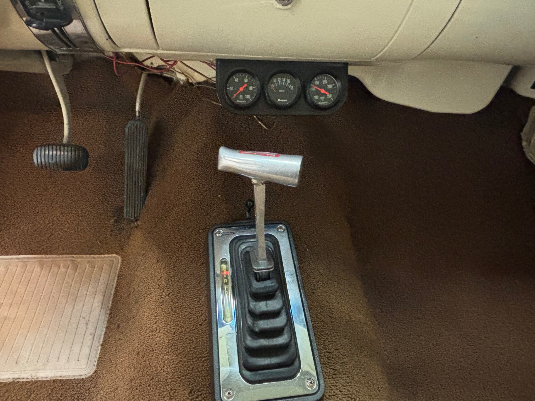 Vehicle photo 24