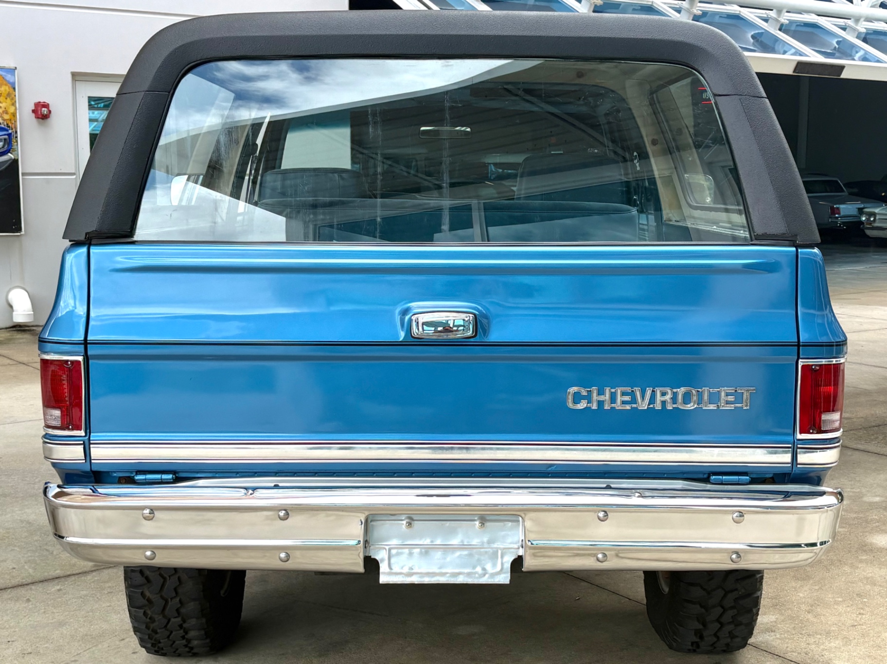 Vehicle photo 7