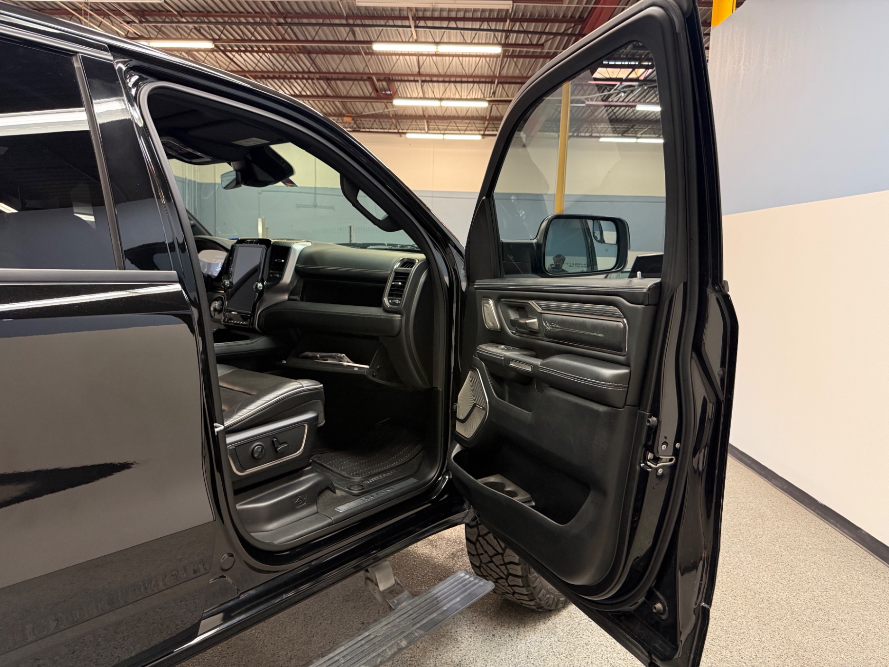Vehicle photo 49
