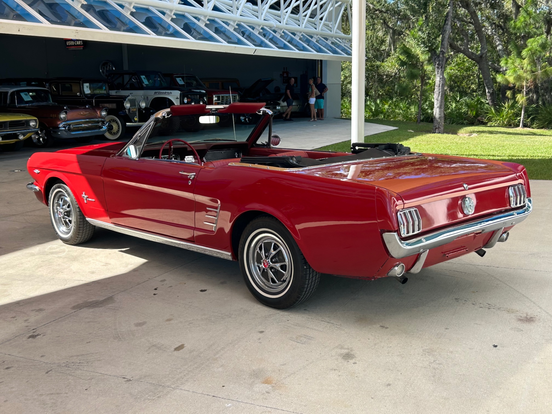 Vehicle photo 10