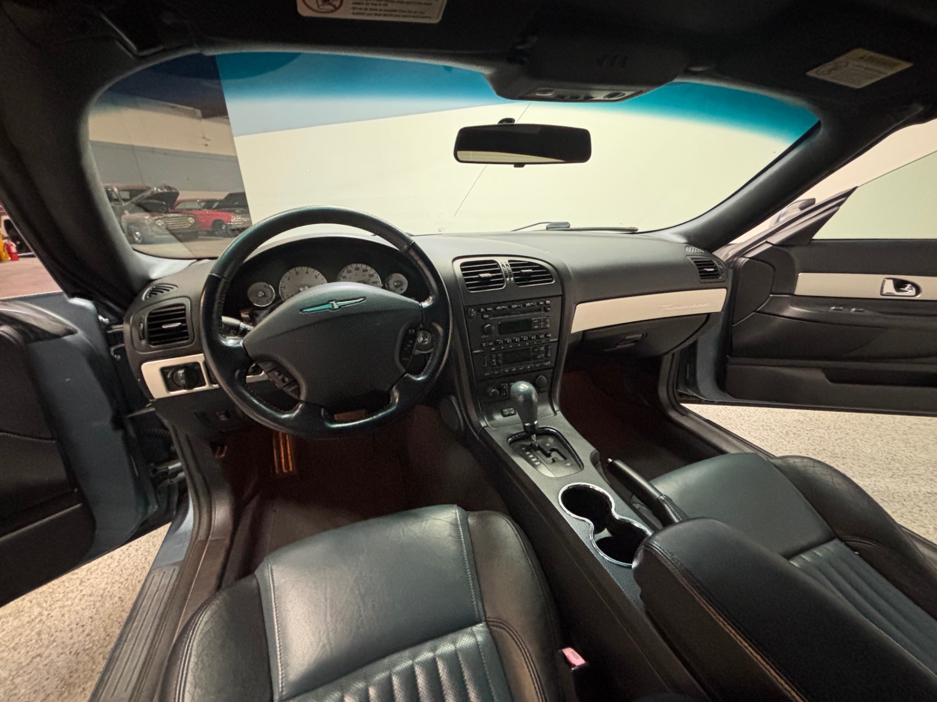 Vehicle photo 23