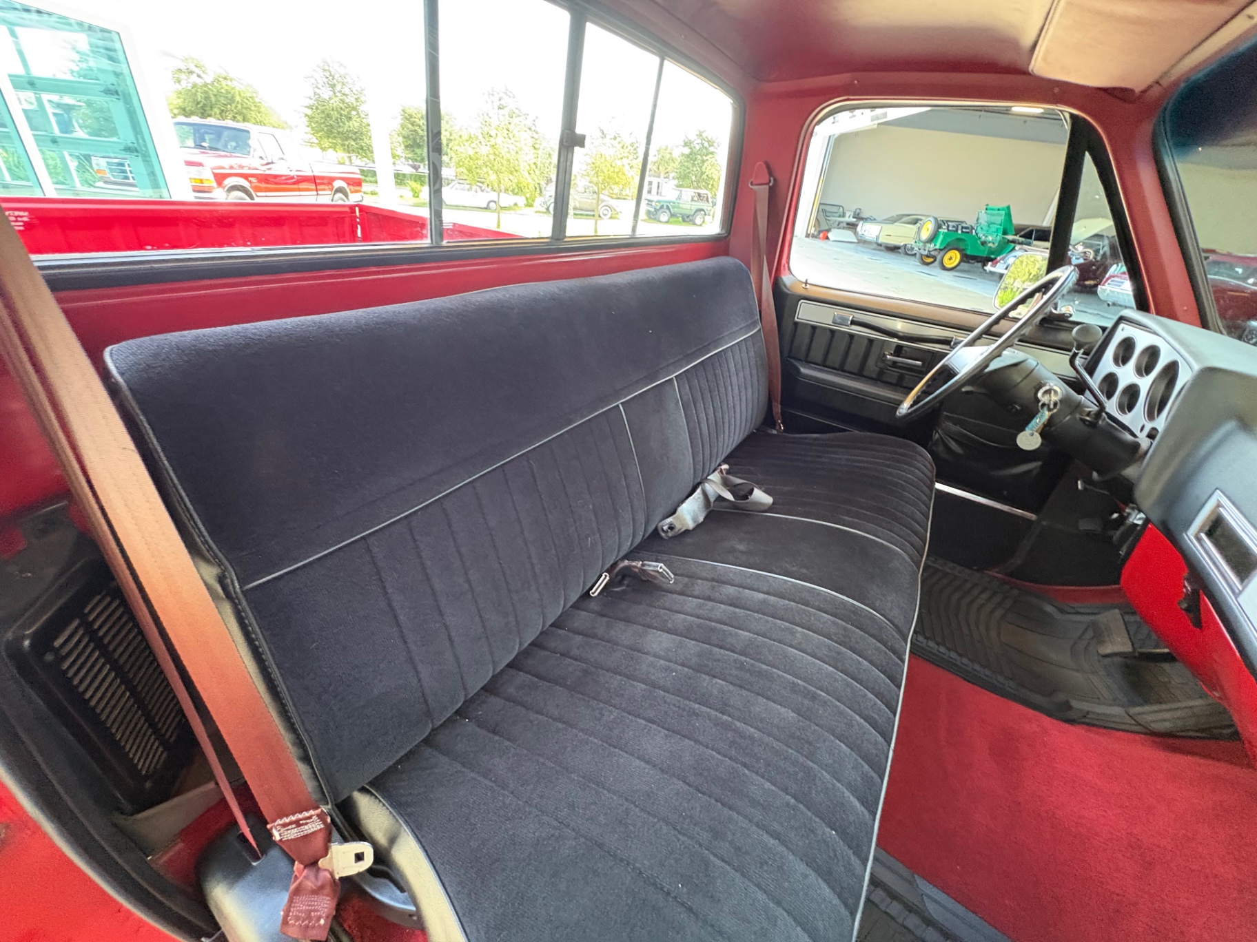 Vehicle photo 42