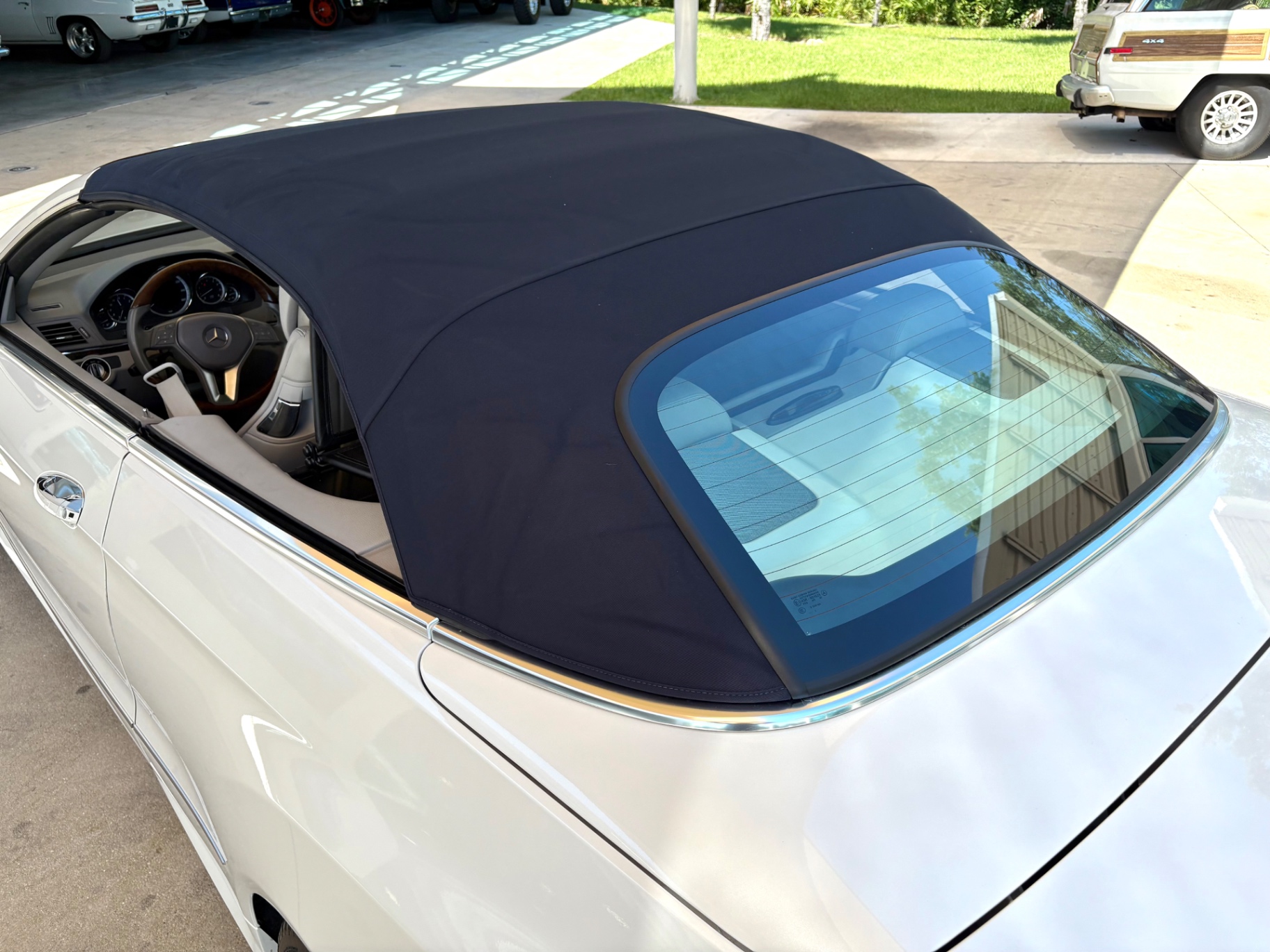 Vehicle photo 23