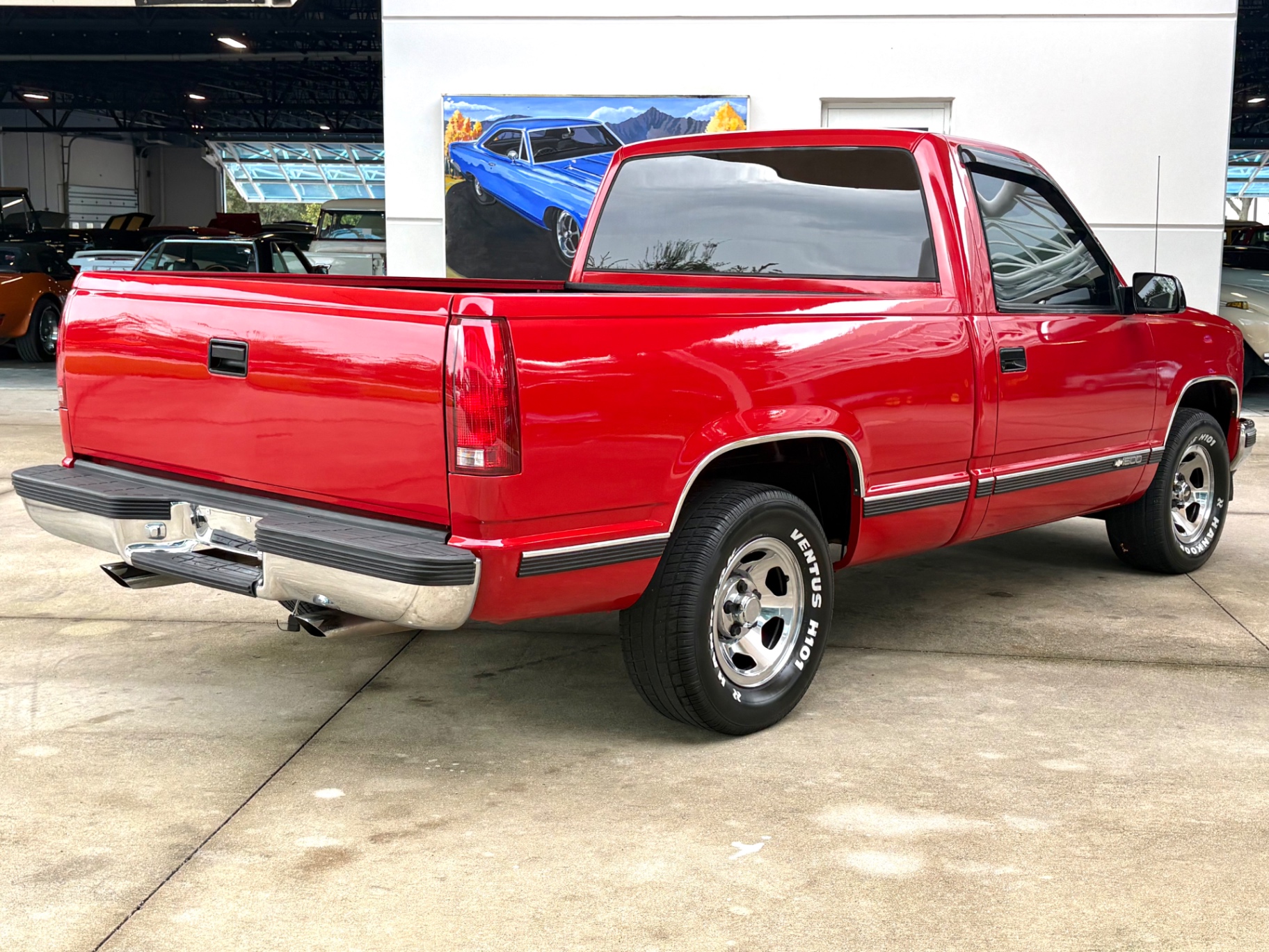 Vehicle photo 6