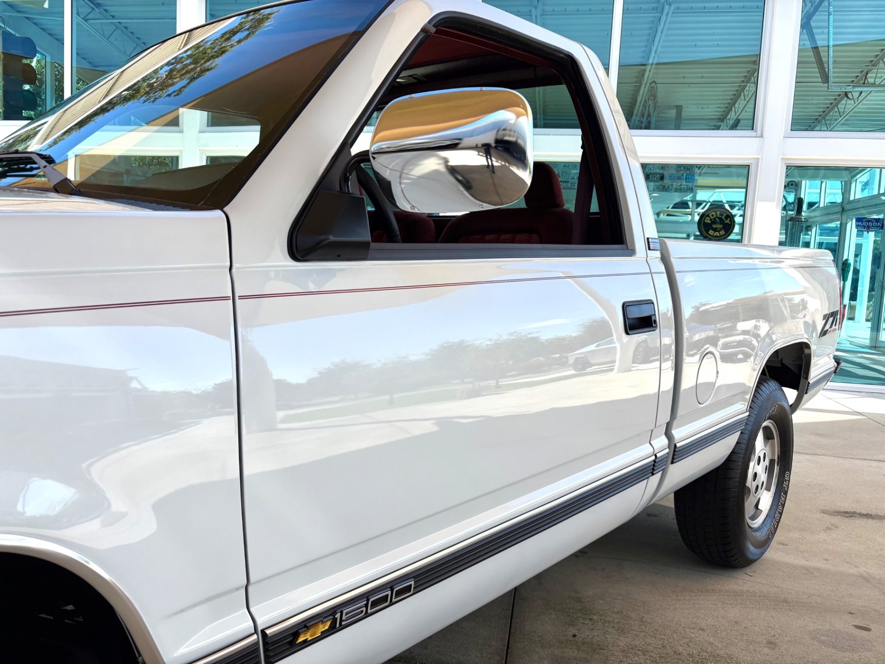 Vehicle photo 12
