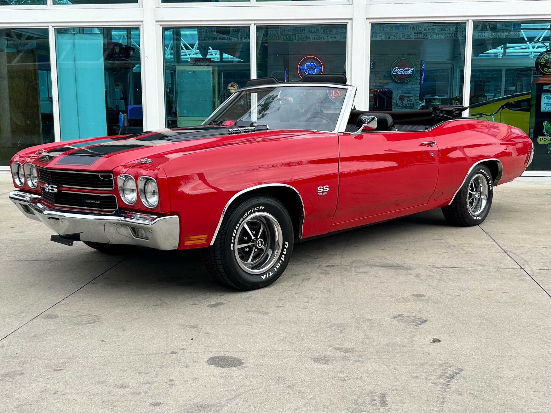 Vehicle photo 12
