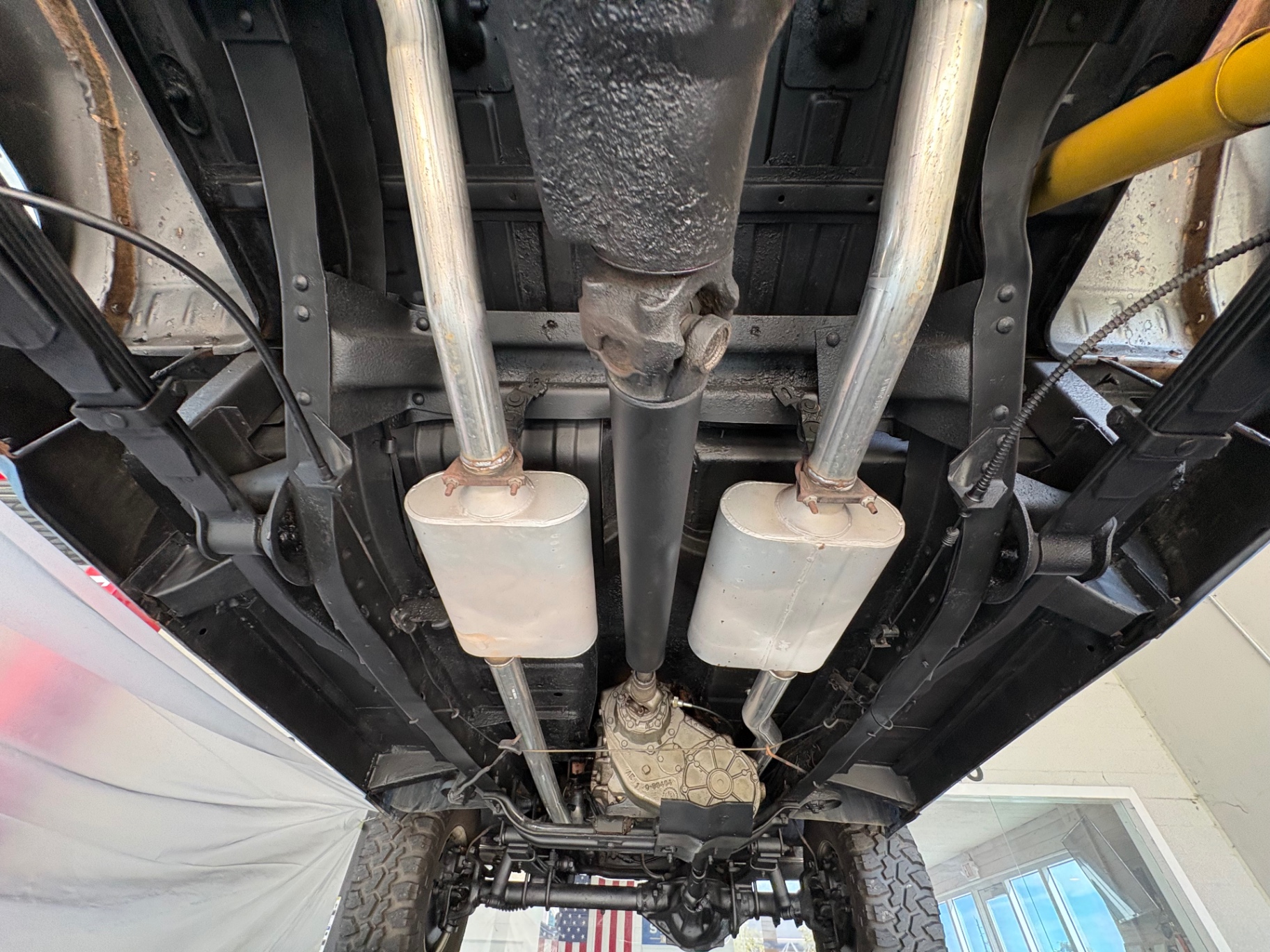 Vehicle photo 45