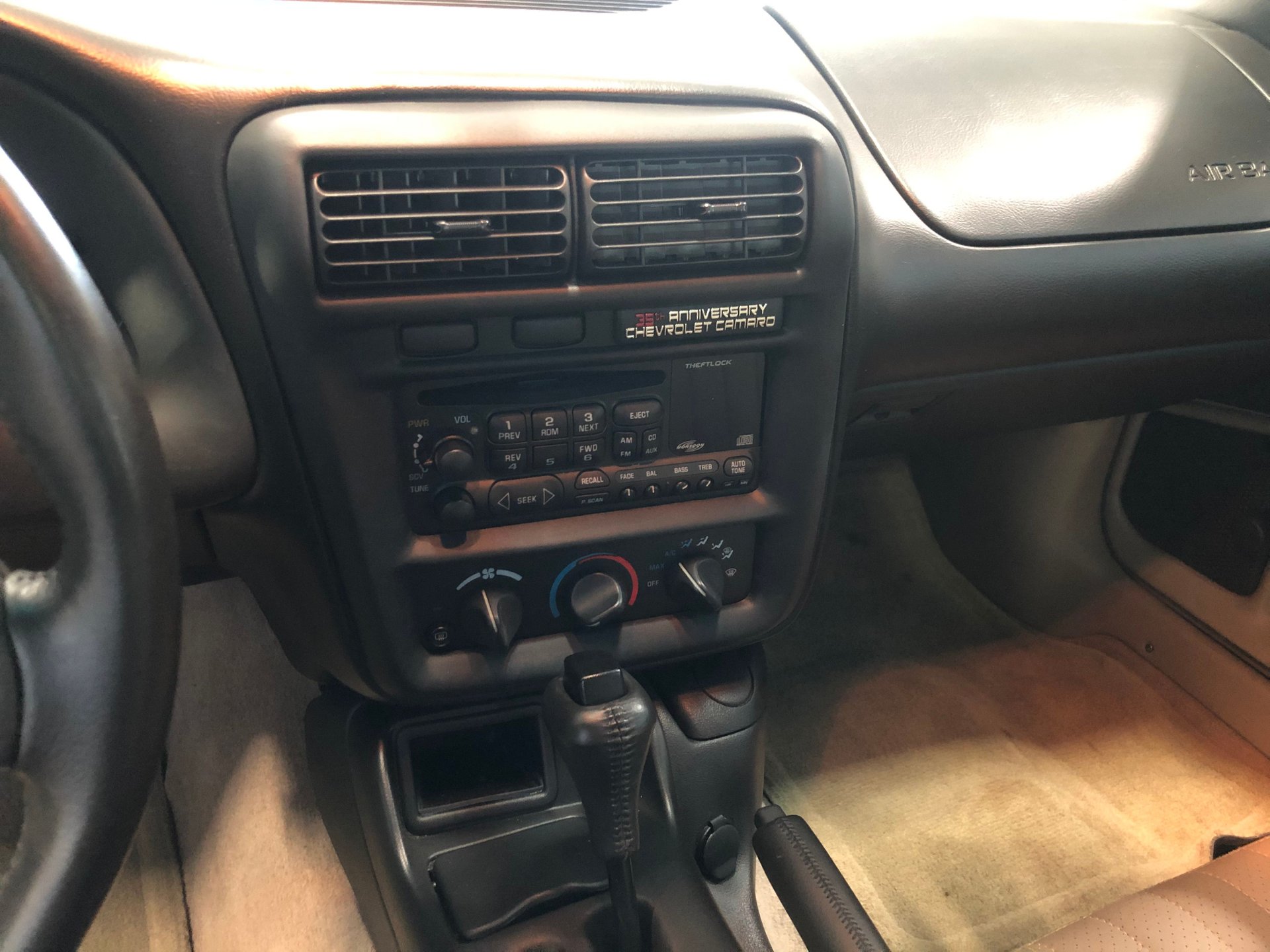 Vehicle photo 25