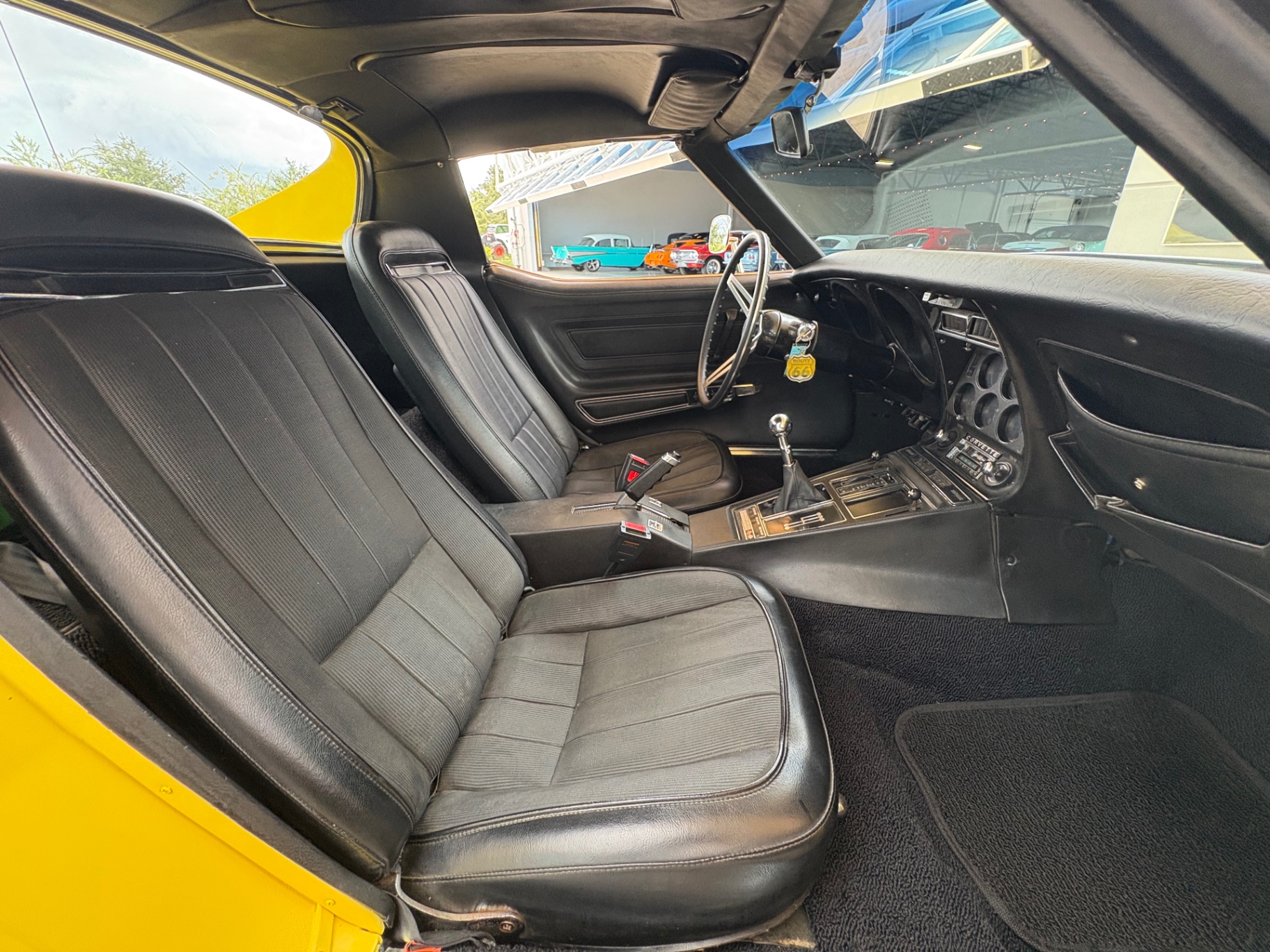 Vehicle photo 37