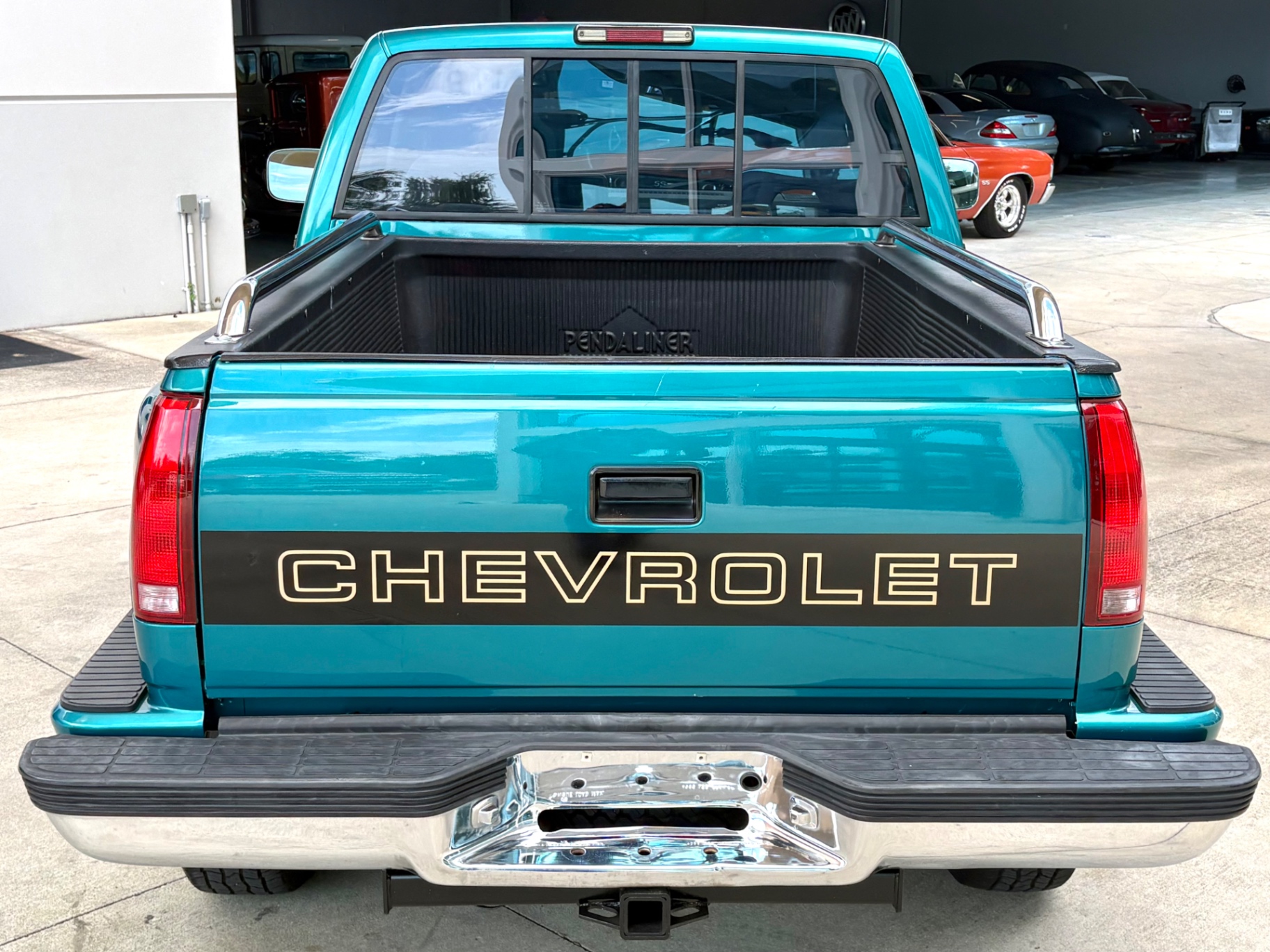 Vehicle photo 8