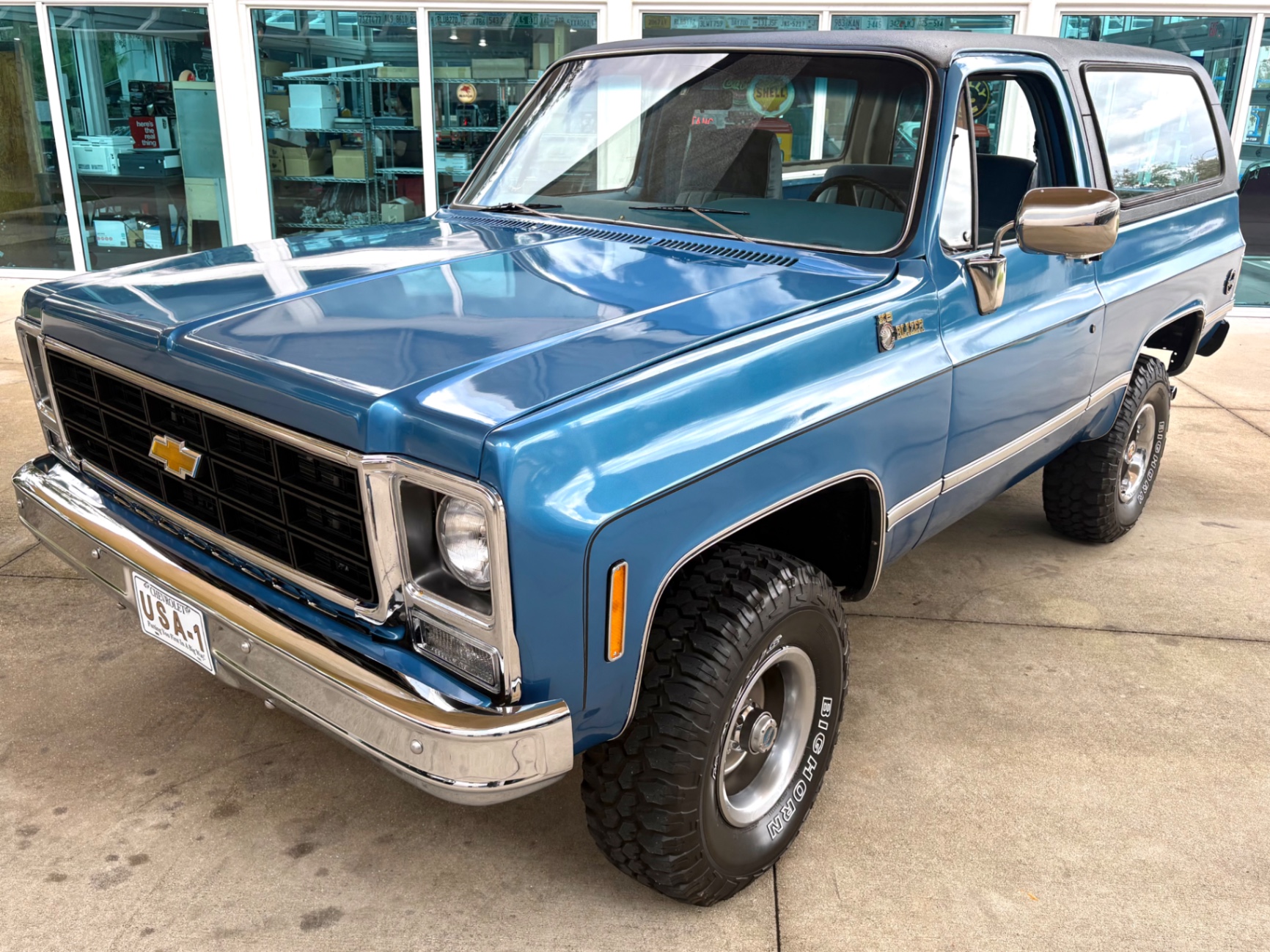 Vehicle photo 19